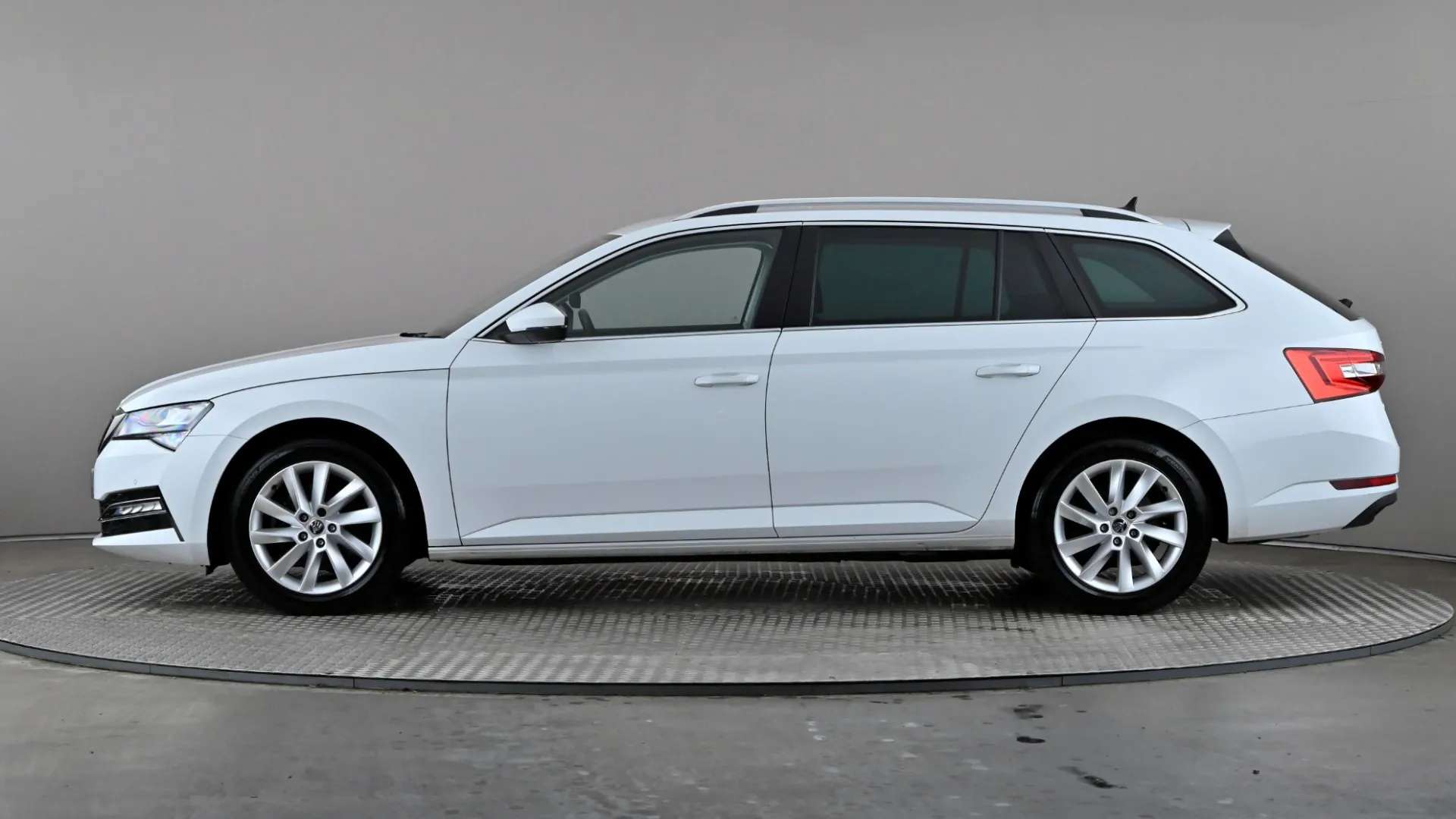A 2023 SKODA SUPERB 1.4 TSI iV SE Technology DSG A 2023 SKODA SUPERB 1.4 TSI iV SE Technology DSG
