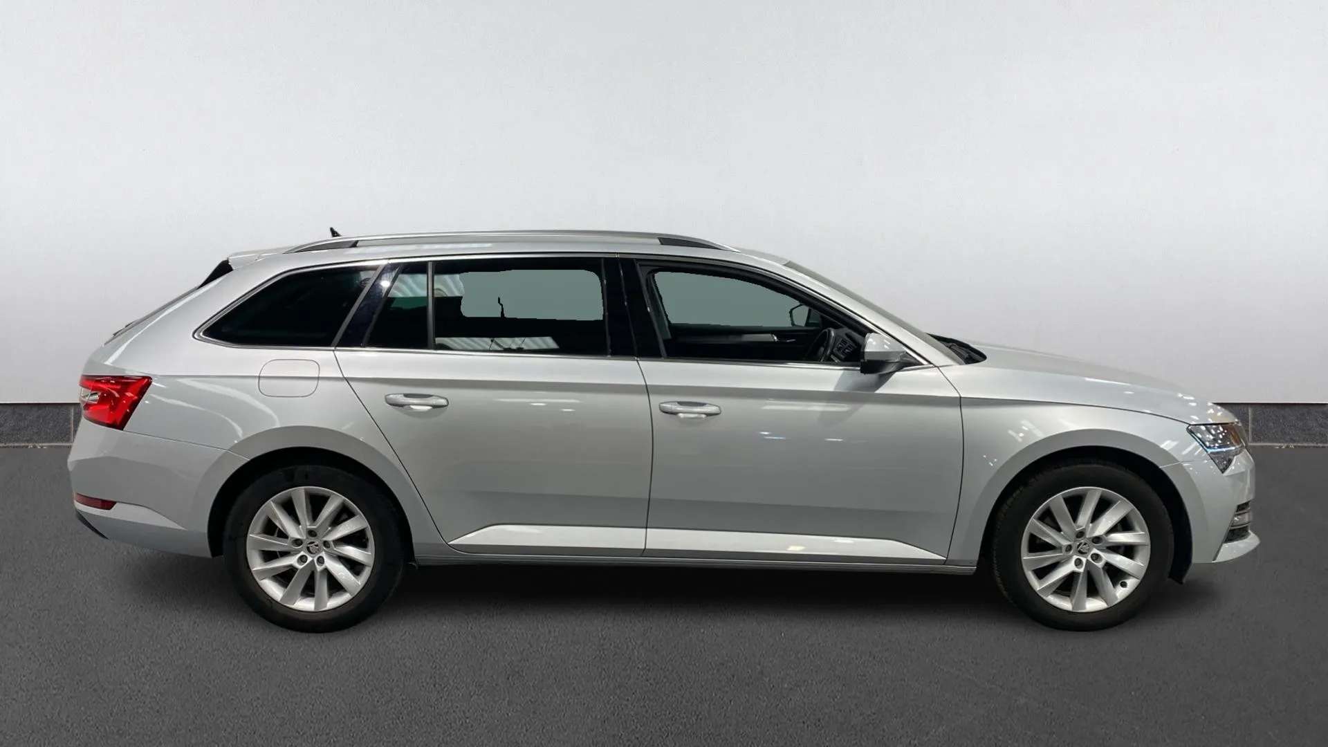 A 2023 SKODA SUPERB 1.4 TSI iV SE Technology DSG A 2023 SKODA SUPERB 1.4 TSI iV SE Technology DSG