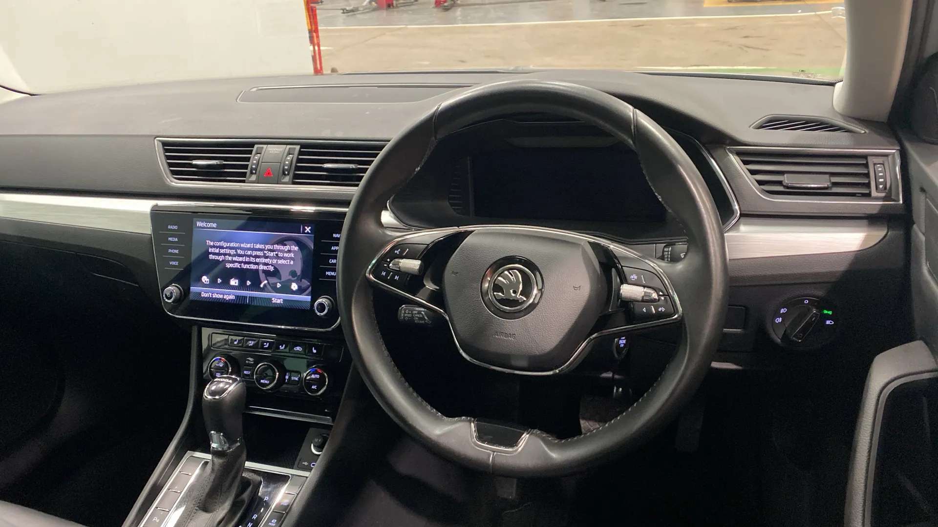 A 2023 SKODA SUPERB 1.4 TSI iV SE Technology DSG A 2023 SKODA SUPERB 1.4 TSI iV SE Technology DSG