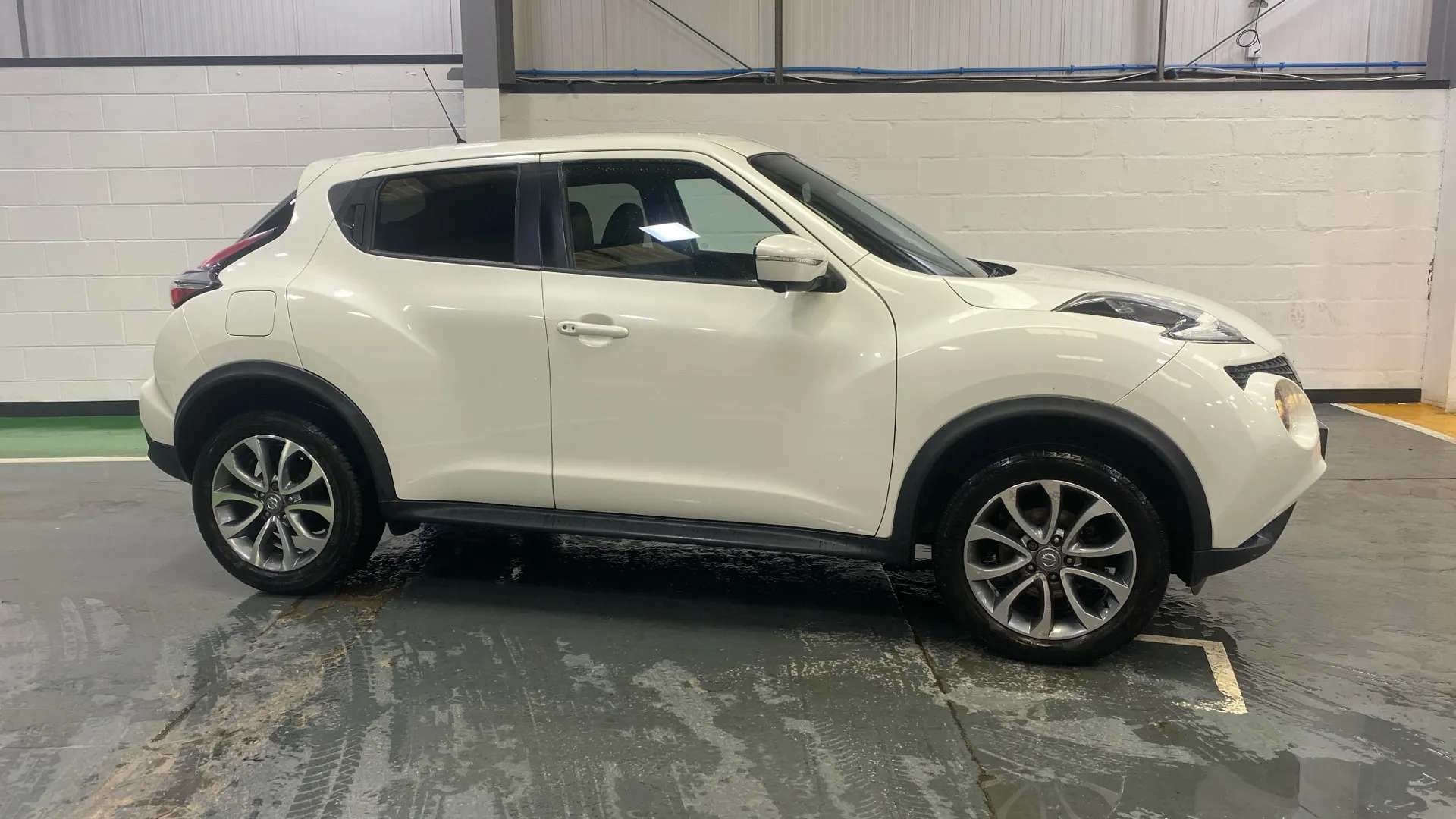 A 2016 NISSAN JUKE 1.6 Tekna Xtronic A 2016 NISSAN JUKE 1.6 Tekna Xtronic