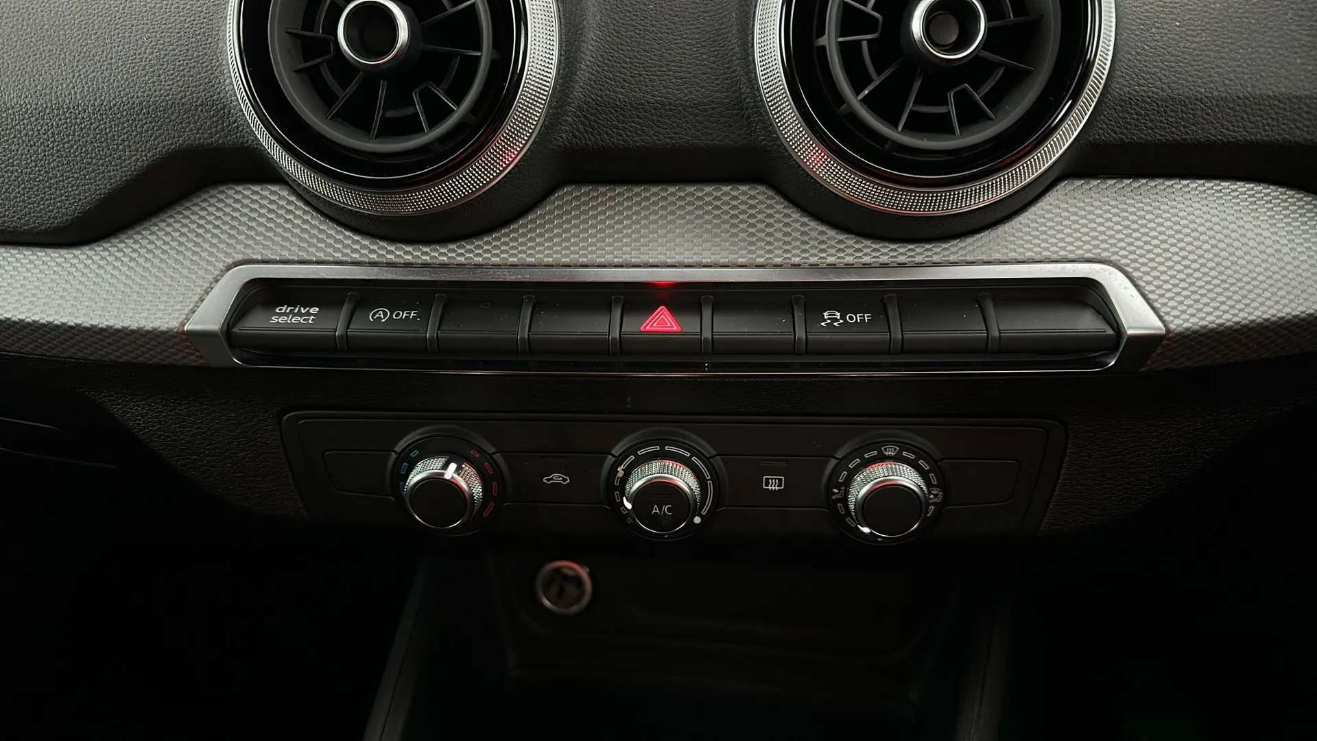 2025 AUDI Q2 2025 AUDI Q2