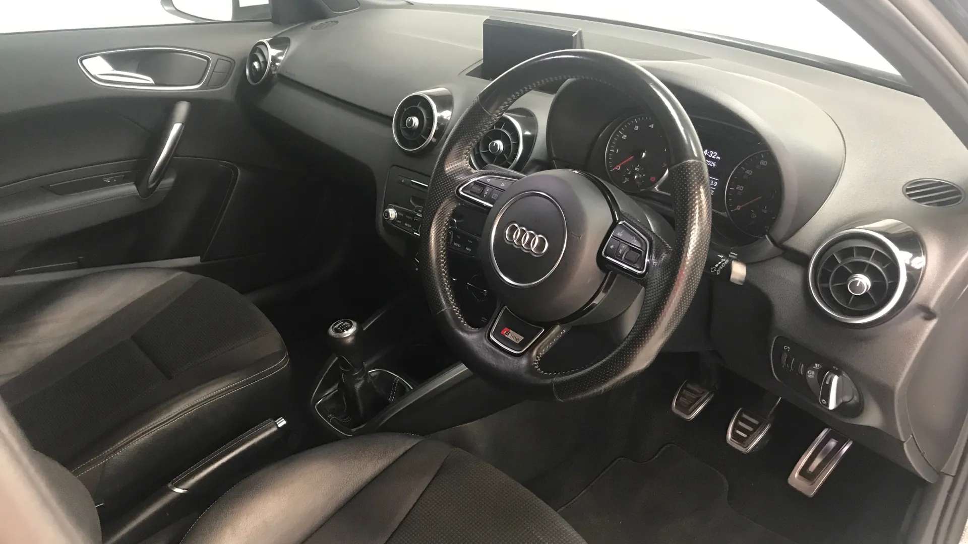 2017 AUDI A1 2017 AUDI A1