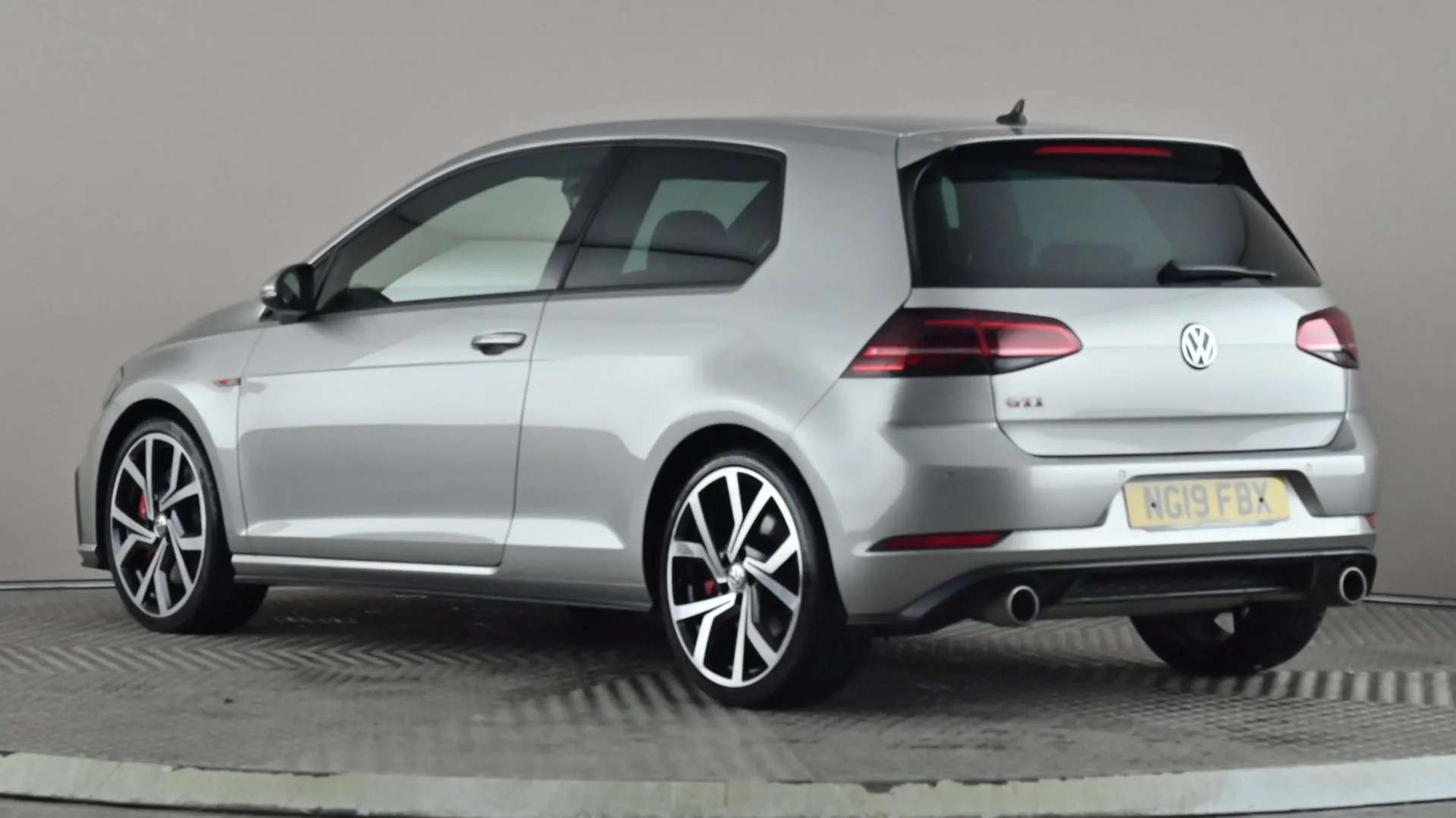 A 2019 VOLKSWAGEN GOLF 2.0 TSI 245 GTI Performance A 2019 VOLKSWAGEN GOLF 2.0 TSI 245 GTI Performance