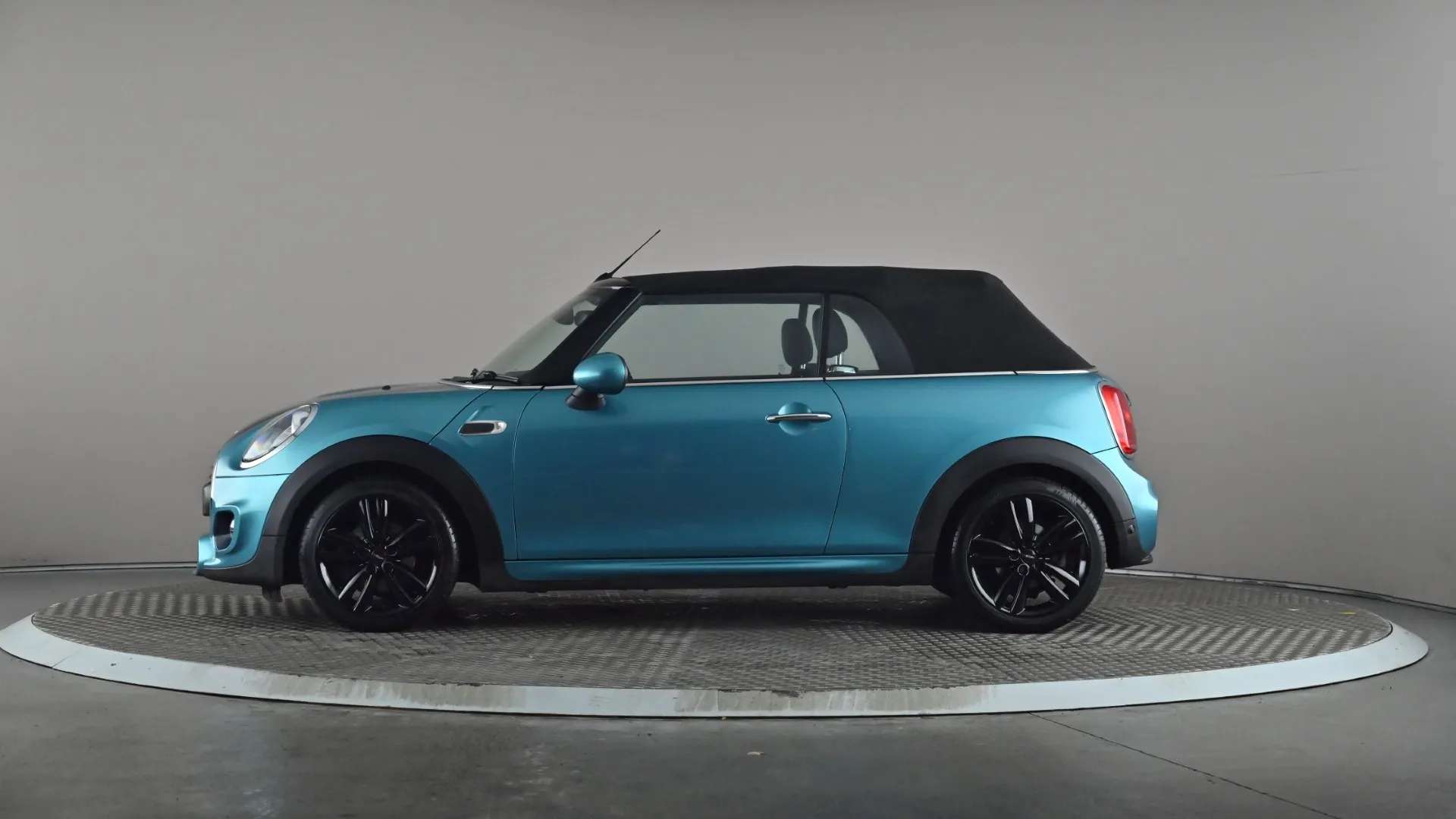 2017 MINI CONVERTIBLE 2017 MINI CONVERTIBLE