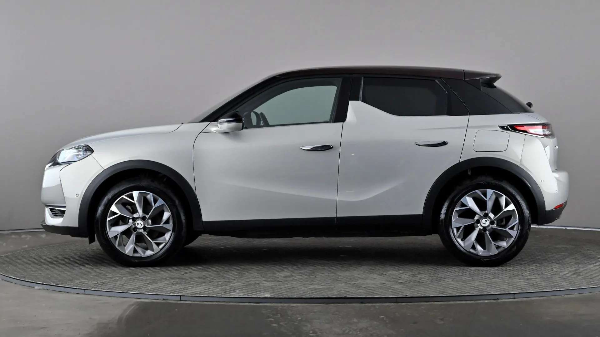 A 2021 DS DS 3 100kW E-TENSE Ultra Prestige 50kWh Auto A 2021 DS DS 3 100kW E-TENSE Ultra Prestige 50kWh Auto