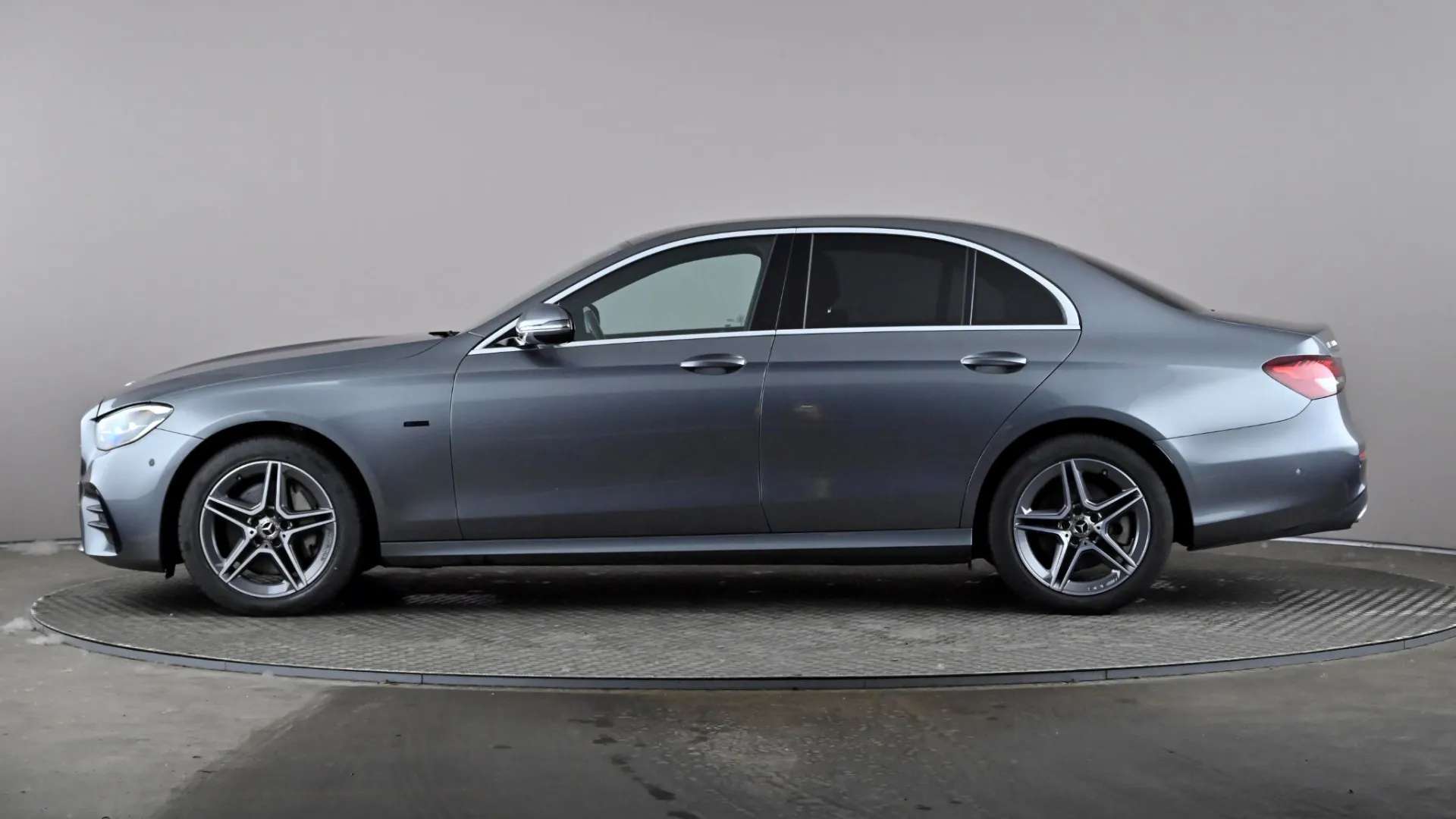 A 2021 MERCEDES-BENZ E CLASS E300e AMG Line Edition 9G-Tronic A 2021 MERCEDES-BENZ E CLASS E300e AMG Line Edition 9G-Tronic