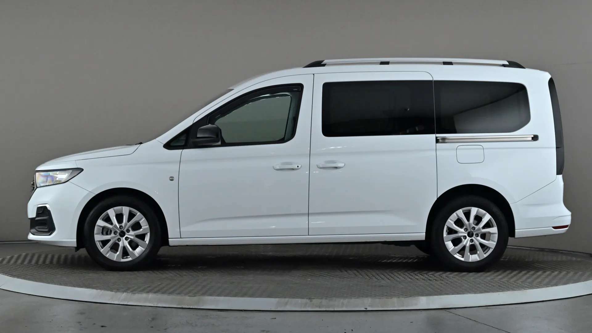 A 2025 FORD TOURNEO CONNECT 2.0 EcoBlue Titanium Auto A 2025 FORD TOURNEO CONNECT 2.0 EcoBlue Titanium Auto