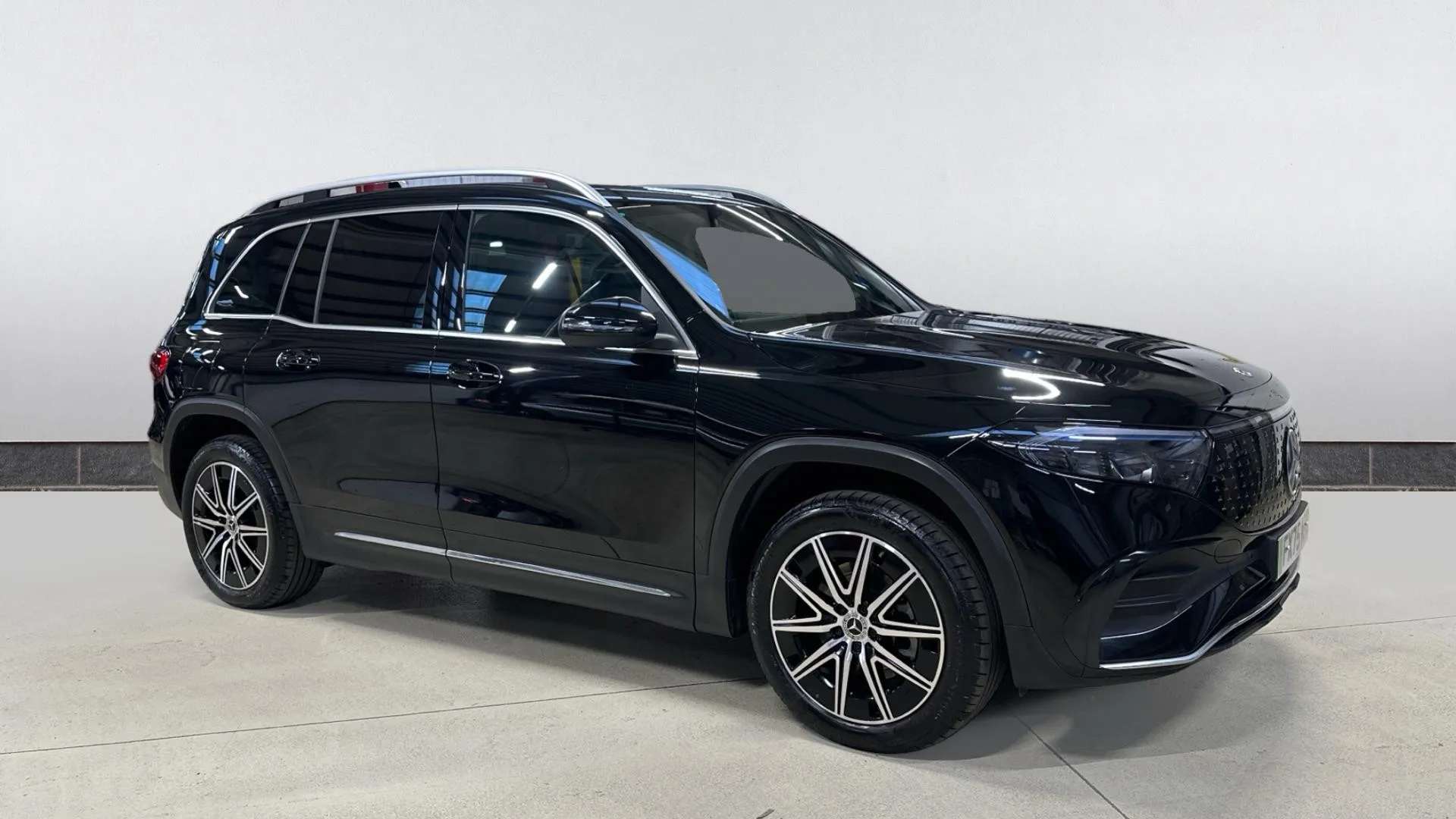 A 2025 MERCEDES-BENZ EQB EQB 300 4M 168kW AMG Line Executive 70.5kWh At A 2025 MERCEDES-BENZ EQB EQB 300 4M 168kW AMG Line Executive 70.5kWh At