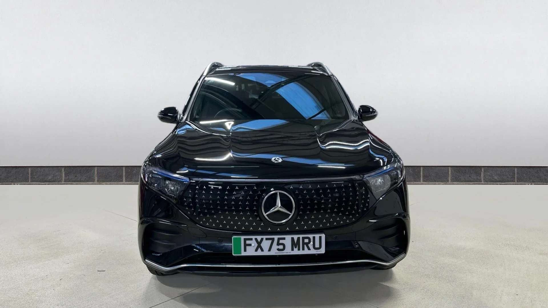 A 2025 MERCEDES-BENZ EQB EQB 300 4M 168kW AMG Line Executive 70.5kWh At A 2025 MERCEDES-BENZ EQB EQB 300 4M 168kW AMG Line Executive 70.5kWh At