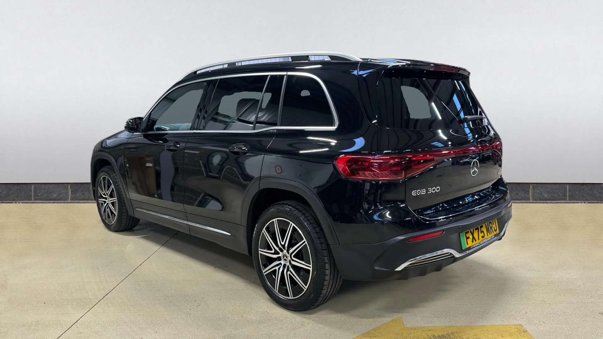 A 2025 MERCEDES-BENZ EQB EQB 300 4M 168kW AMG Line Executive 70.5kWh At A 2025 MERCEDES-BENZ EQB EQB 300 4M 168kW AMG Line Executive 70.5kWh At