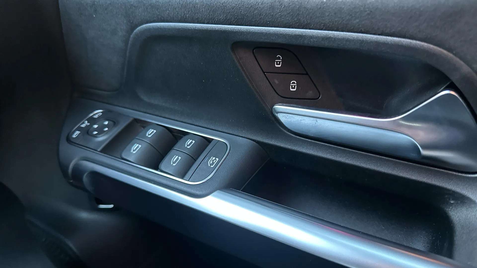 2025 MERCEDES-BENZ EQB 2025 MERCEDES-BENZ EQB