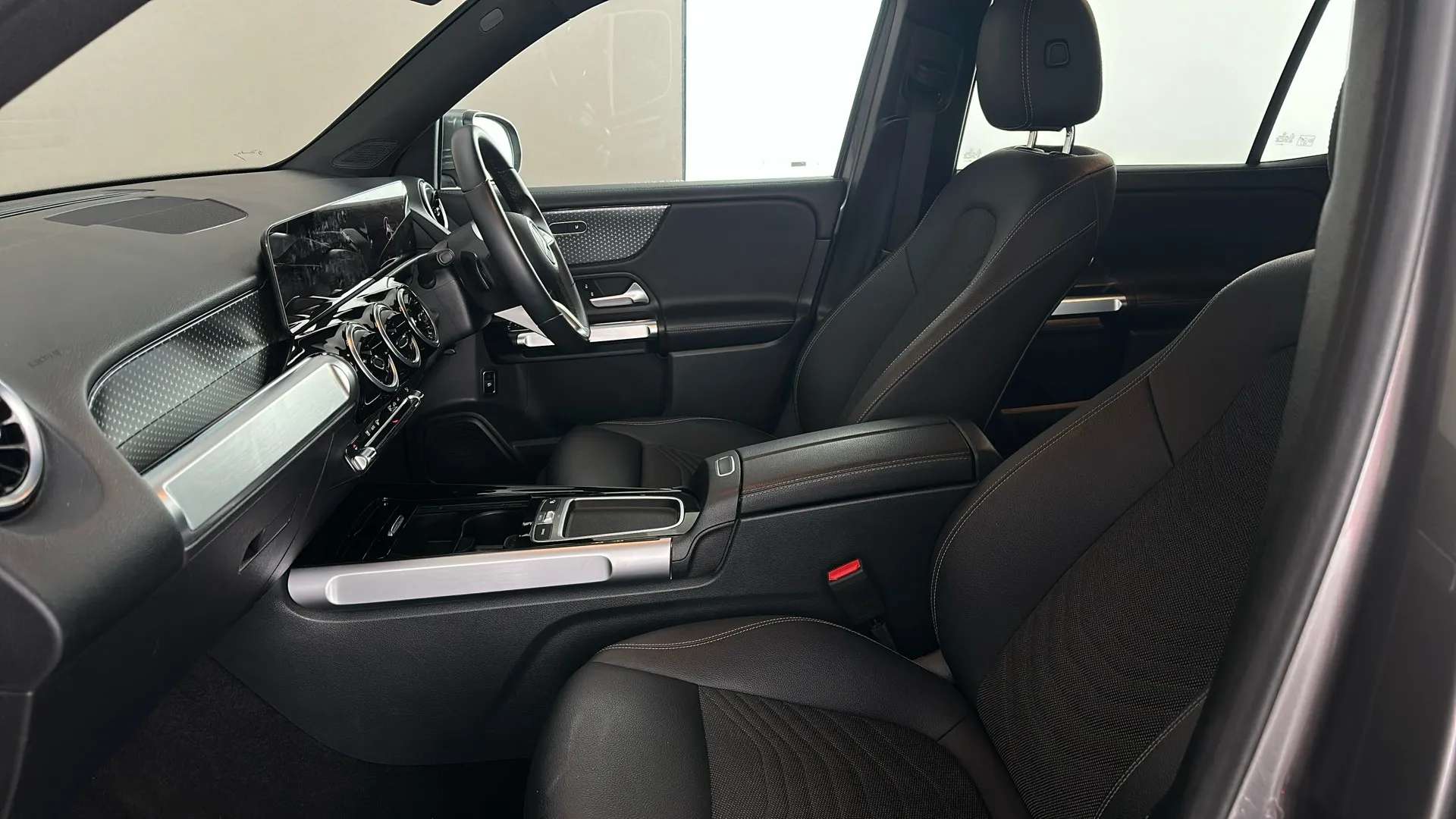 2025 MERCEDES-BENZ GLB 2025 MERCEDES-BENZ GLB
