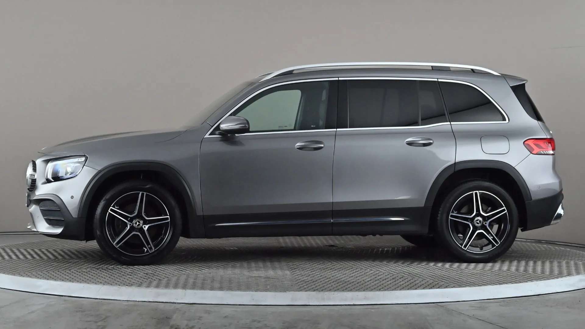 A 2023 MERCEDES-BENZ GLB GLB 200 AMG Line Executive 7G-Tronic A 2023 MERCEDES-BENZ GLB GLB 200 AMG Line Executive 7G-Tronic