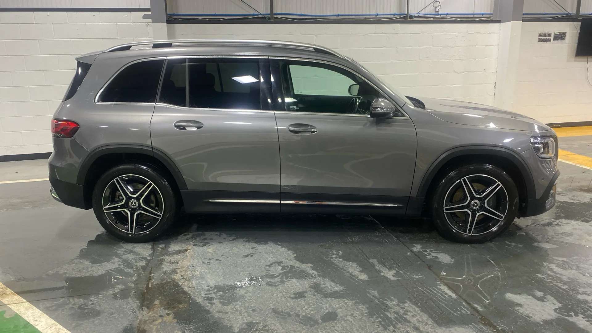 A 2022 MERCEDES-BENZ GLB GLB 200 AMG Line Executive 7G-Tronic A 2022 MERCEDES-BENZ GLB GLB 200 AMG Line Executive 7G-Tronic