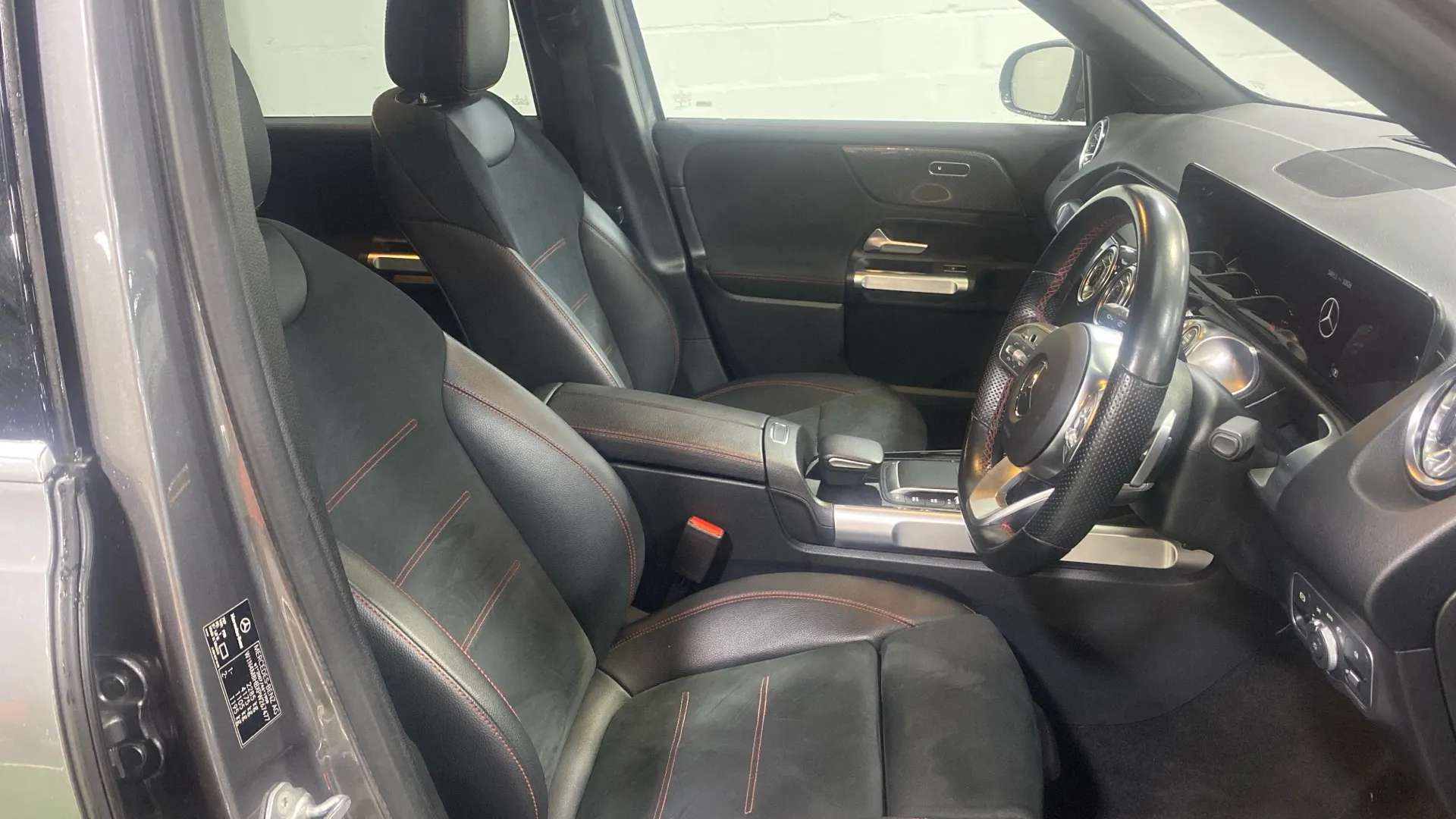 A 2022 MERCEDES-BENZ GLB GLB 200 AMG Line Executive 7G-Tronic A 2022 MERCEDES-BENZ GLB GLB 200 AMG Line Executive 7G-Tronic