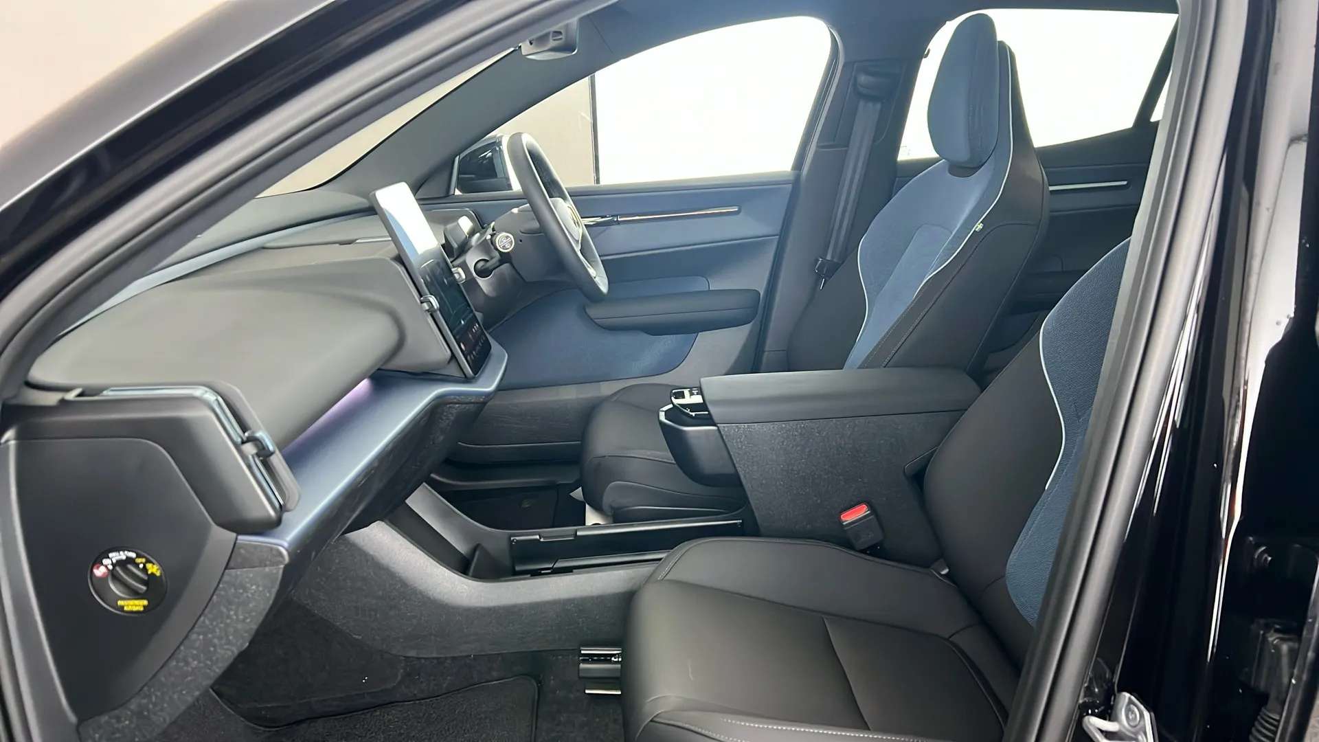 2025 VOLVO EX30 2025 VOLVO EX30