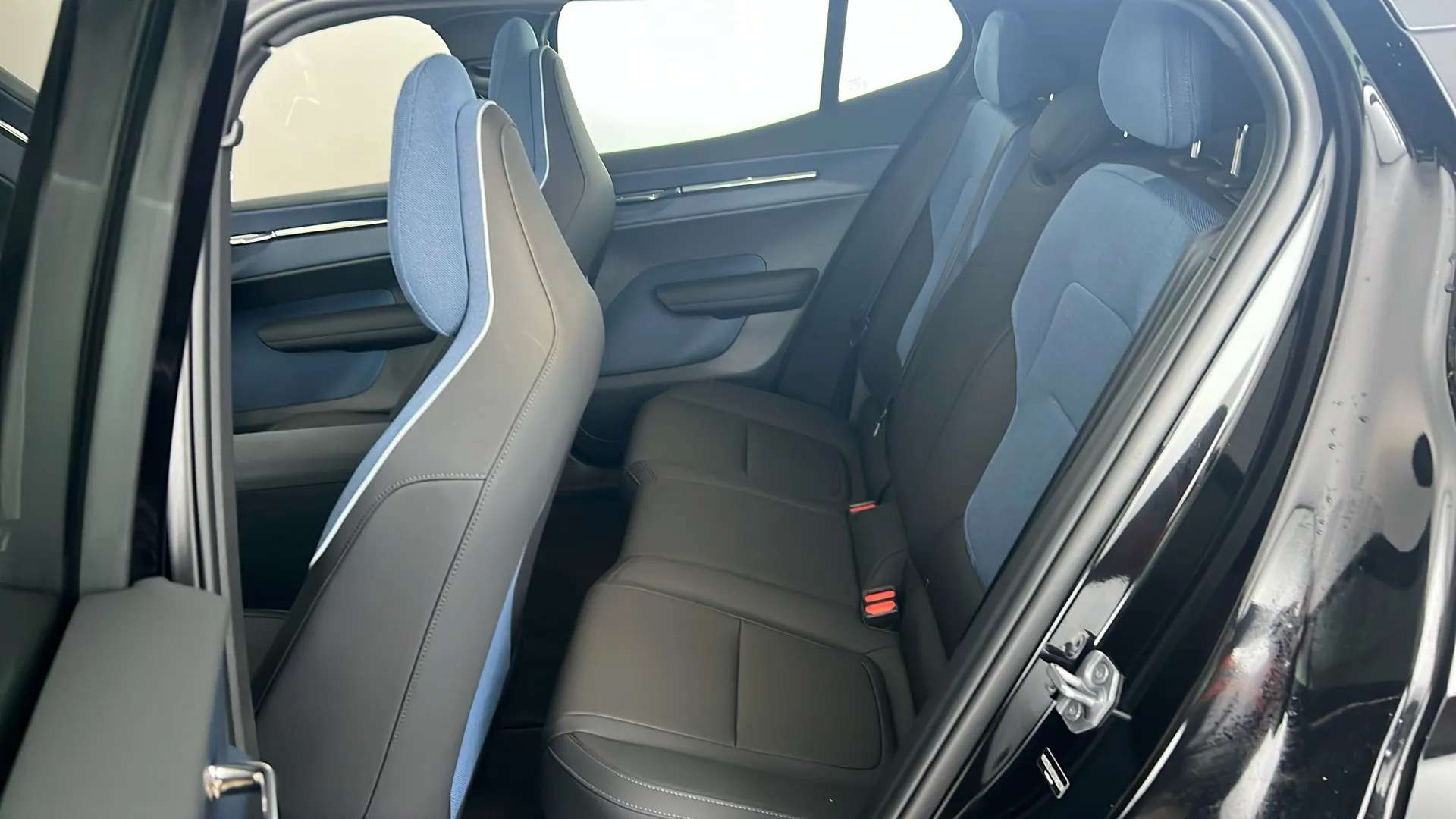 2025 VOLVO EX30 2025 VOLVO EX30