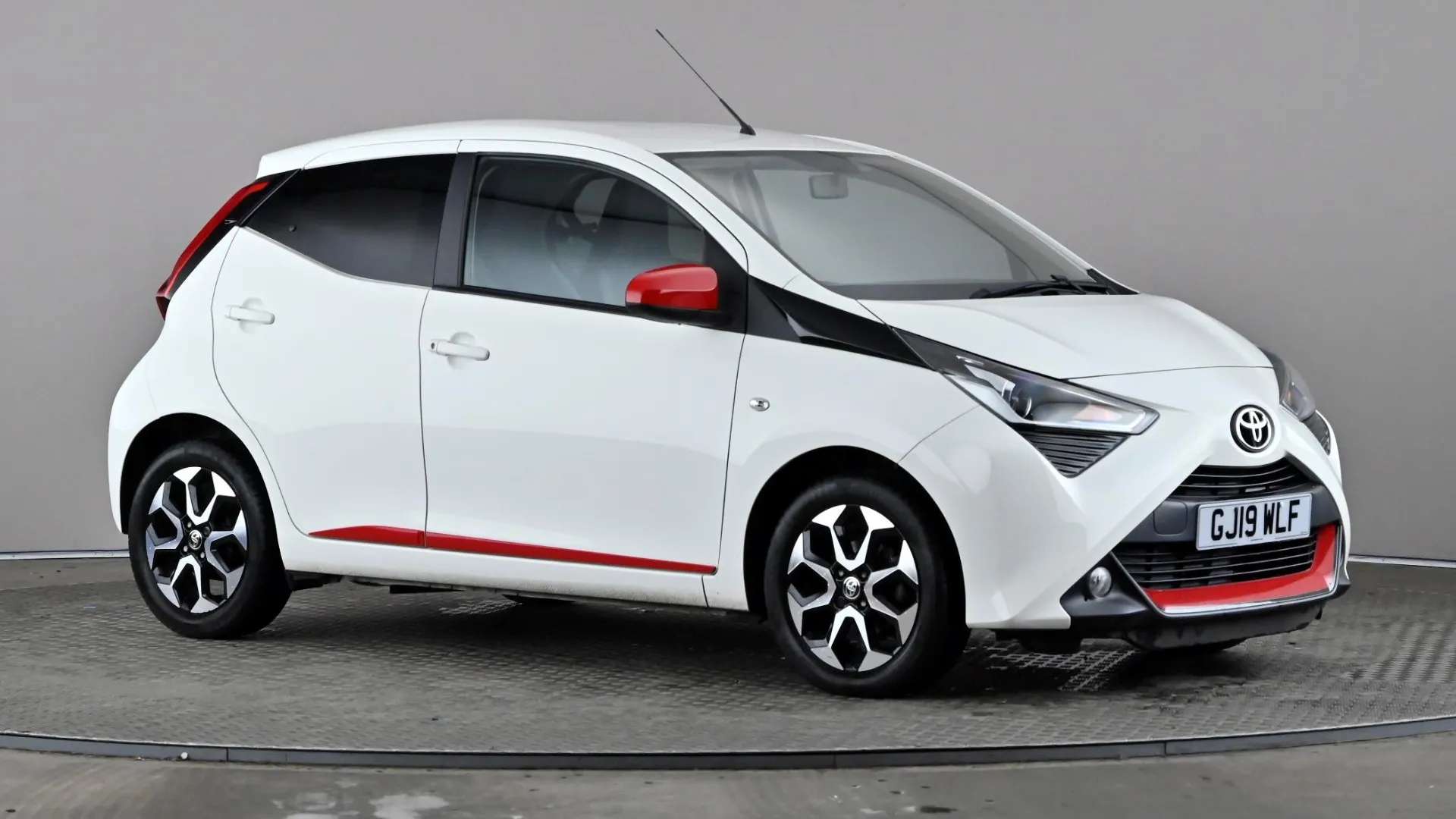 A 2019 TOYOTA AYGO 1.0 VVT-i X-Trend x-shift A 2019 TOYOTA AYGO 1.0 VVT-i X-Trend x-shift