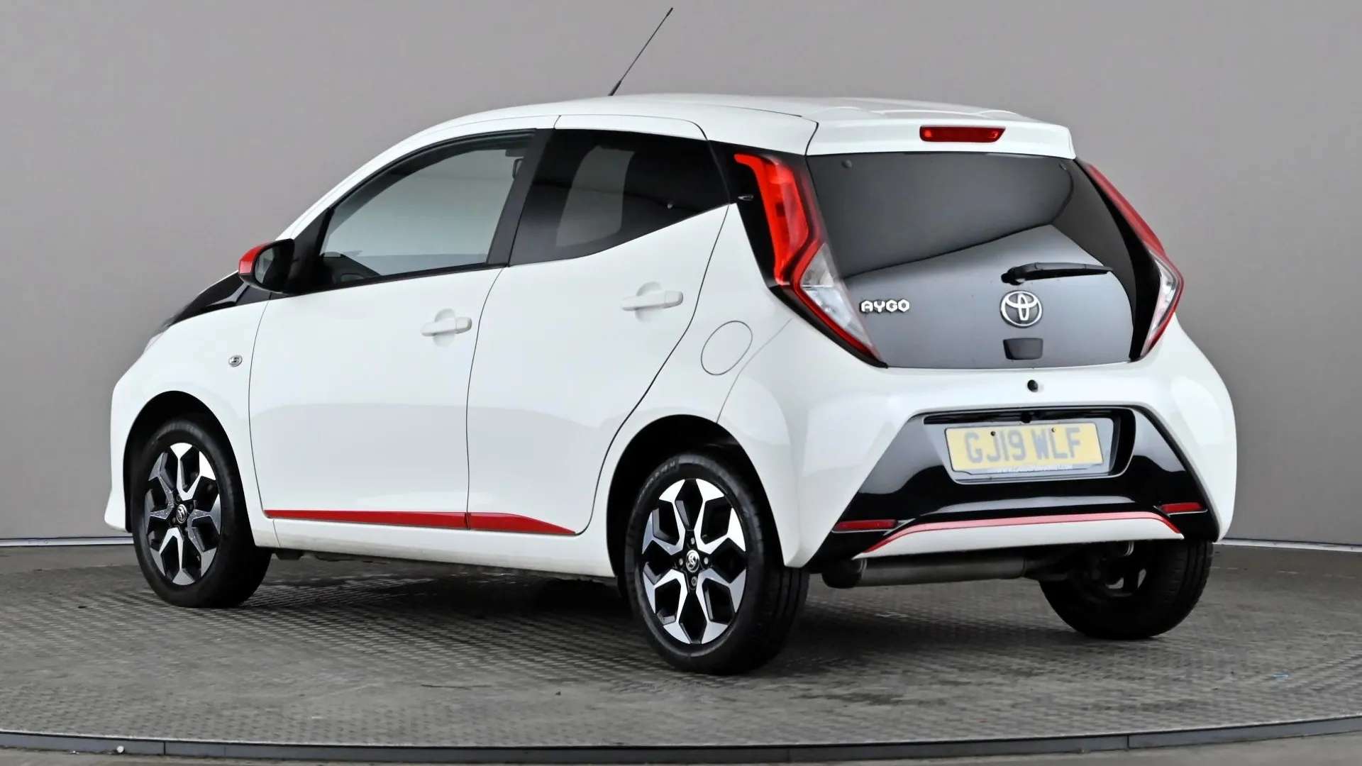 A 2019 TOYOTA AYGO 1.0 VVT-i X-Trend x-shift A 2019 TOYOTA AYGO 1.0 VVT-i X-Trend x-shift