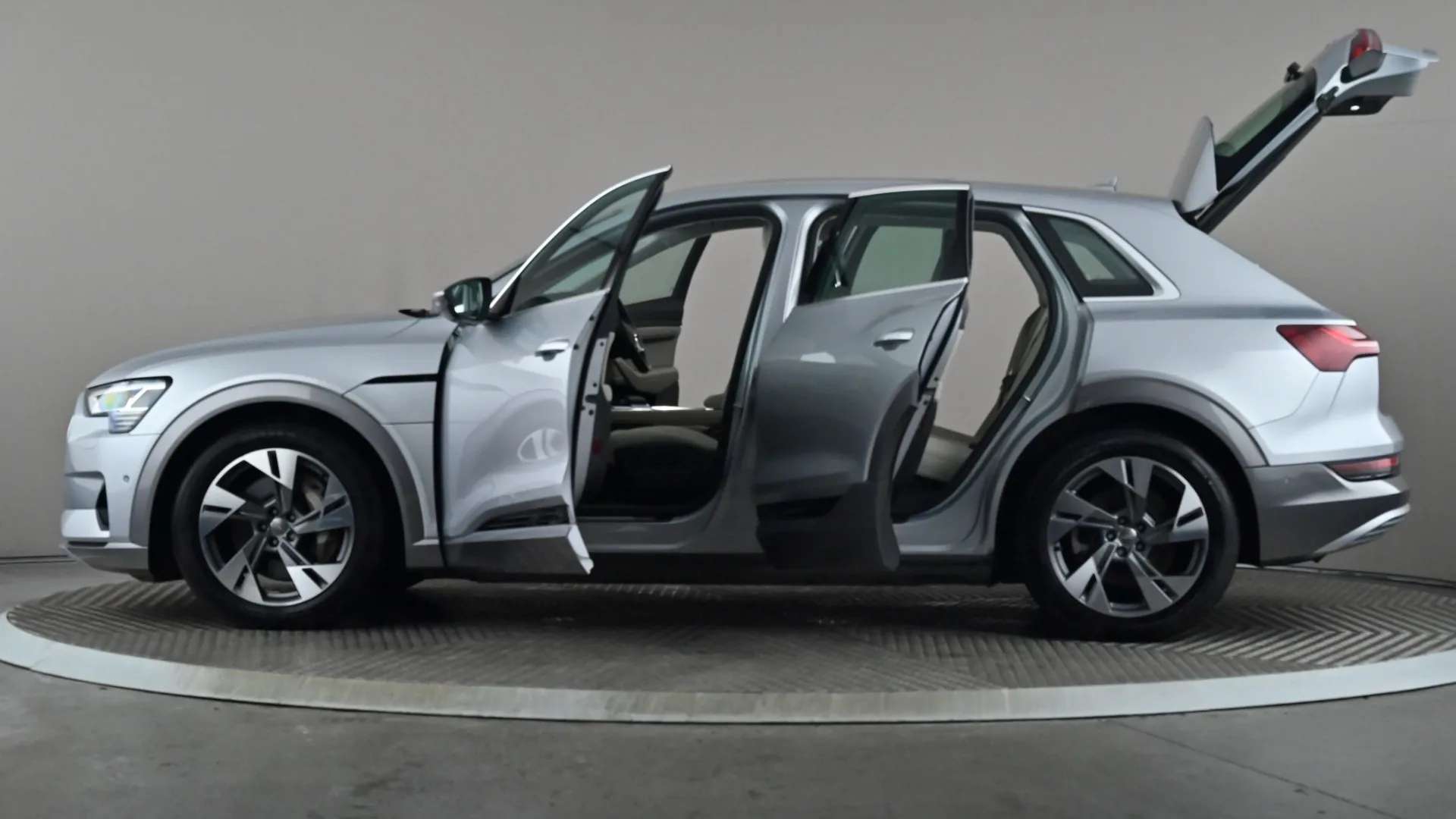 2020 AUDI E-TRON 2020 AUDI E-TRON