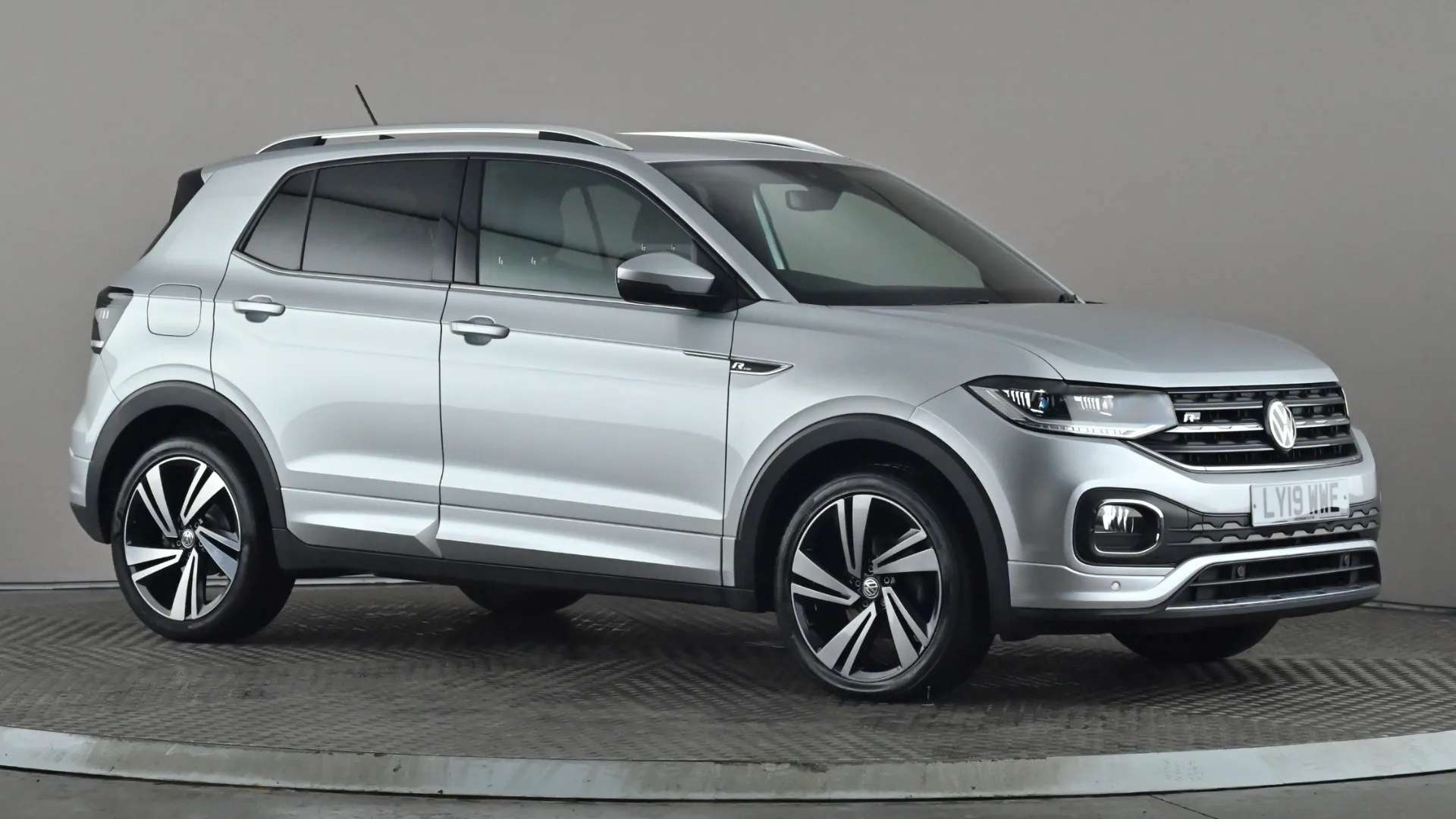 A 2019 VOLKSWAGEN T-CROSS 1.0 TSI 115 R-Line A 2019 VOLKSWAGEN T-CROSS 1.0 TSI 115 R-Line