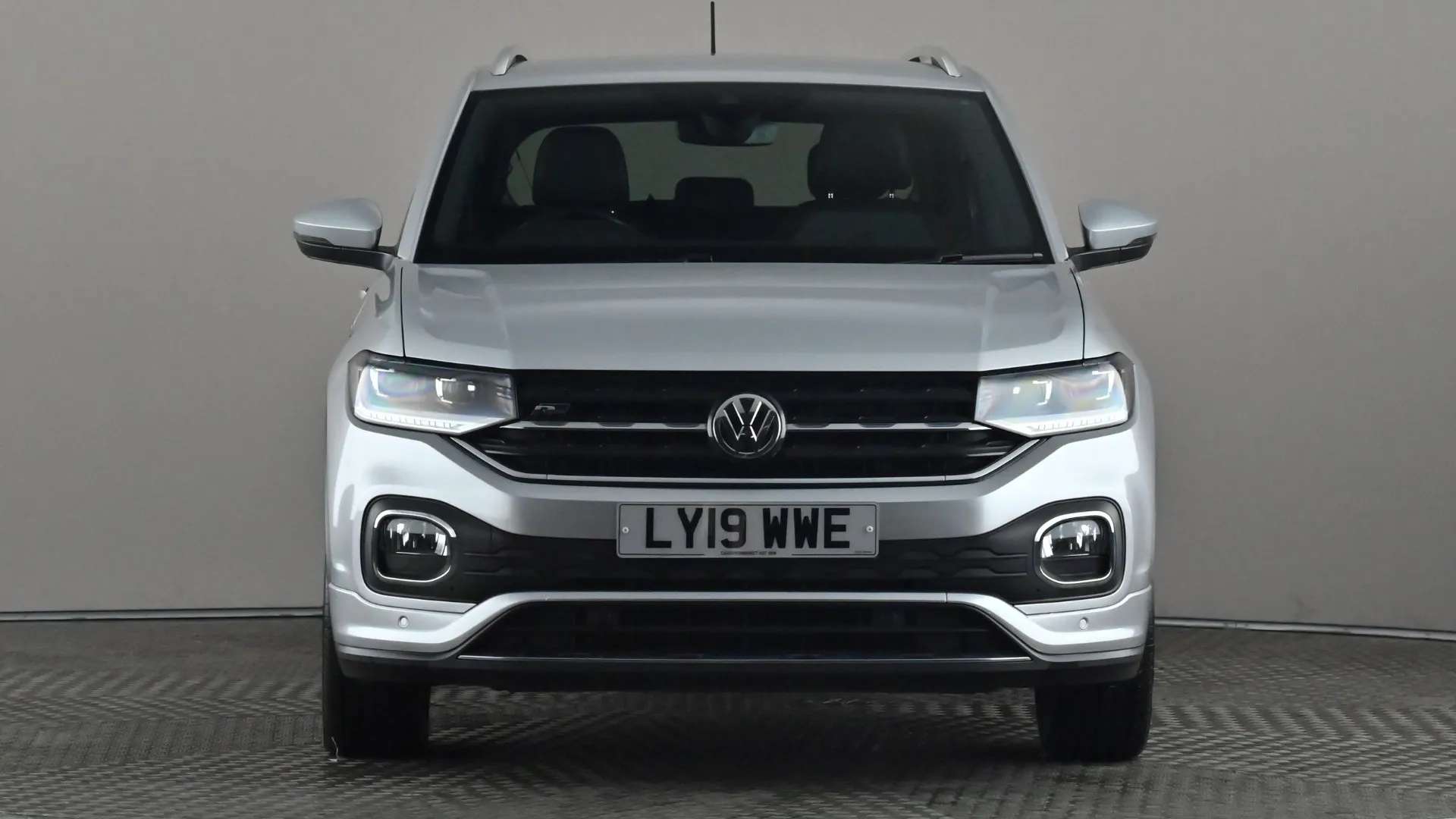 A 2019 VOLKSWAGEN T-CROSS 1.0 TSI 115 R-Line A 2019 VOLKSWAGEN T-CROSS 1.0 TSI 115 R-Line