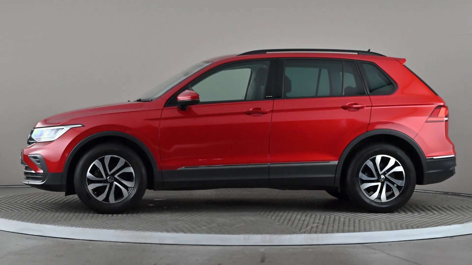 A 2021 VOLKSWAGEN TIGUAN 1.5 TSI 150 Active A 2021 VOLKSWAGEN TIGUAN 1.5 TSI 150 Active
