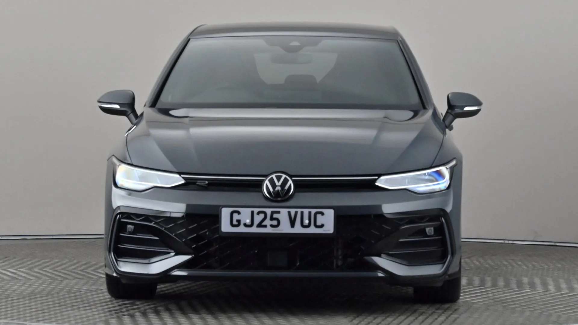 A 2025 VOLKSWAGEN GOLF 1.5 TSI 150 R-Line A 2025 VOLKSWAGEN GOLF 1.5 TSI 150 R-Line