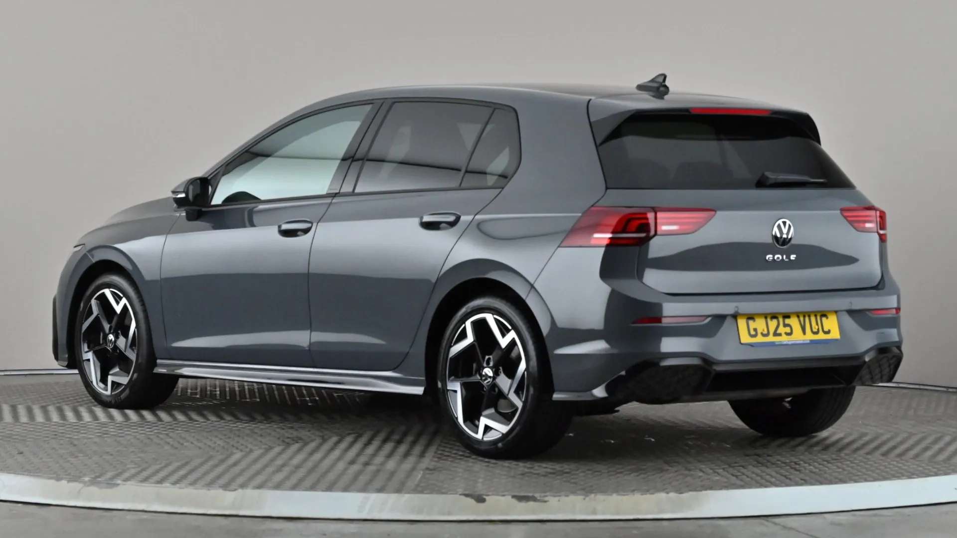 A 2025 VOLKSWAGEN GOLF 1.5 TSI 150 R-Line A 2025 VOLKSWAGEN GOLF 1.5 TSI 150 R-Line
