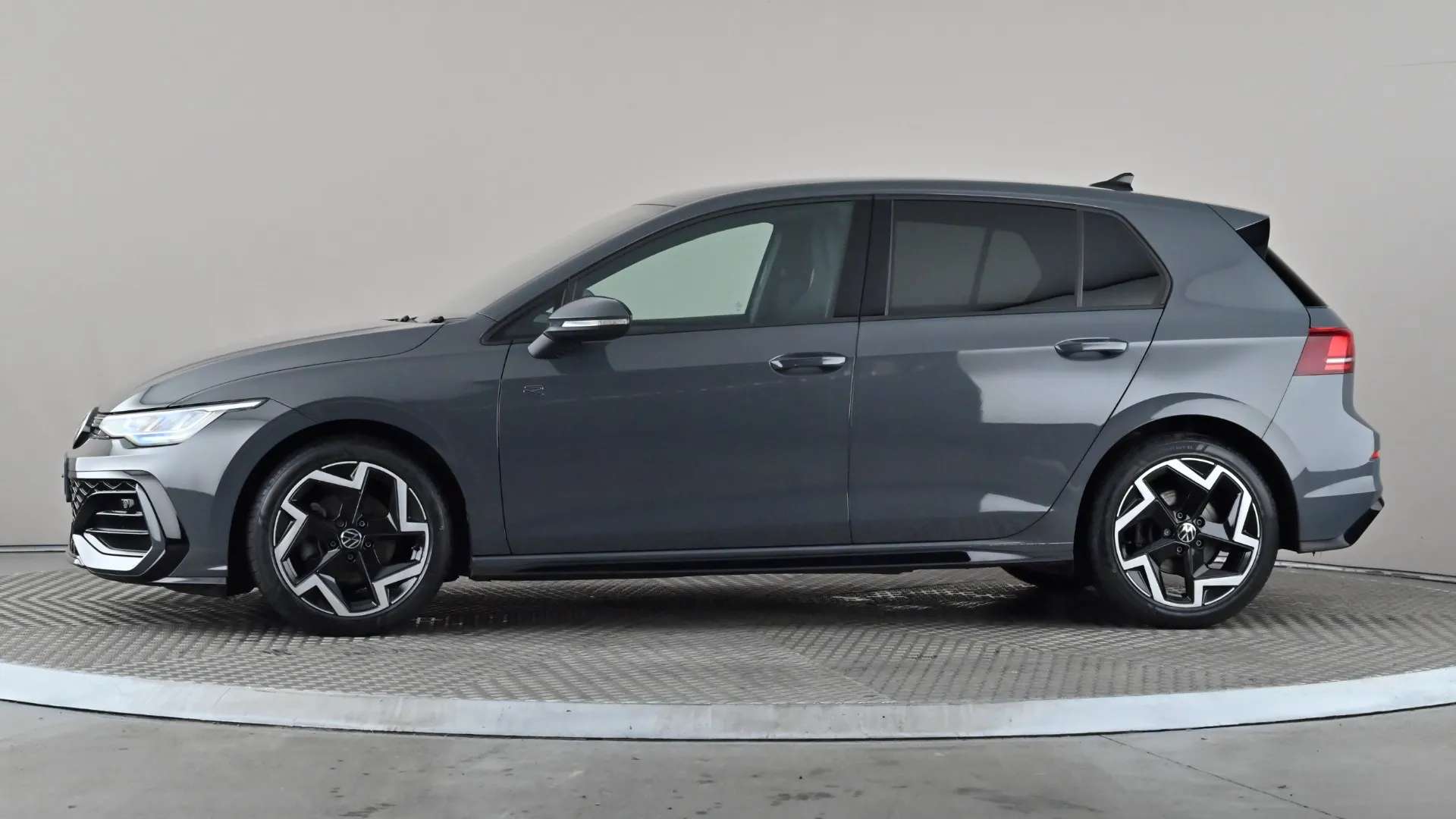 A 2025 VOLKSWAGEN GOLF 1.5 TSI 150 R-Line A 2025 VOLKSWAGEN GOLF 1.5 TSI 150 R-Line