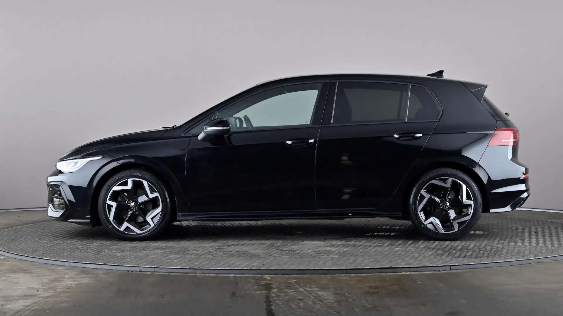 A 2025 VOLKSWAGEN GOLF 1.5 TSI 150 R-Line A 2025 VOLKSWAGEN GOLF 1.5 TSI 150 R-Line
