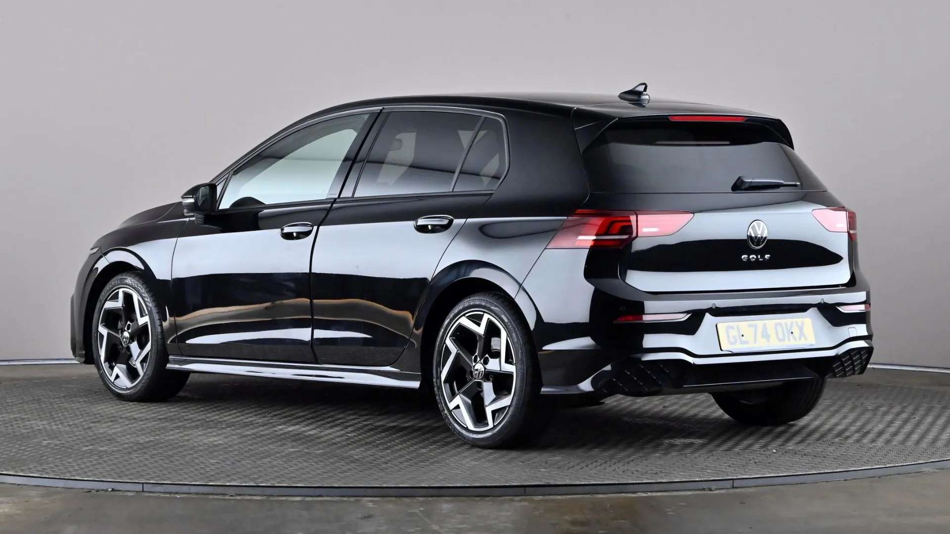 A 2025 VOLKSWAGEN GOLF 1.5 TSI 150 R-Line A 2025 VOLKSWAGEN GOLF 1.5 TSI 150 R-Line