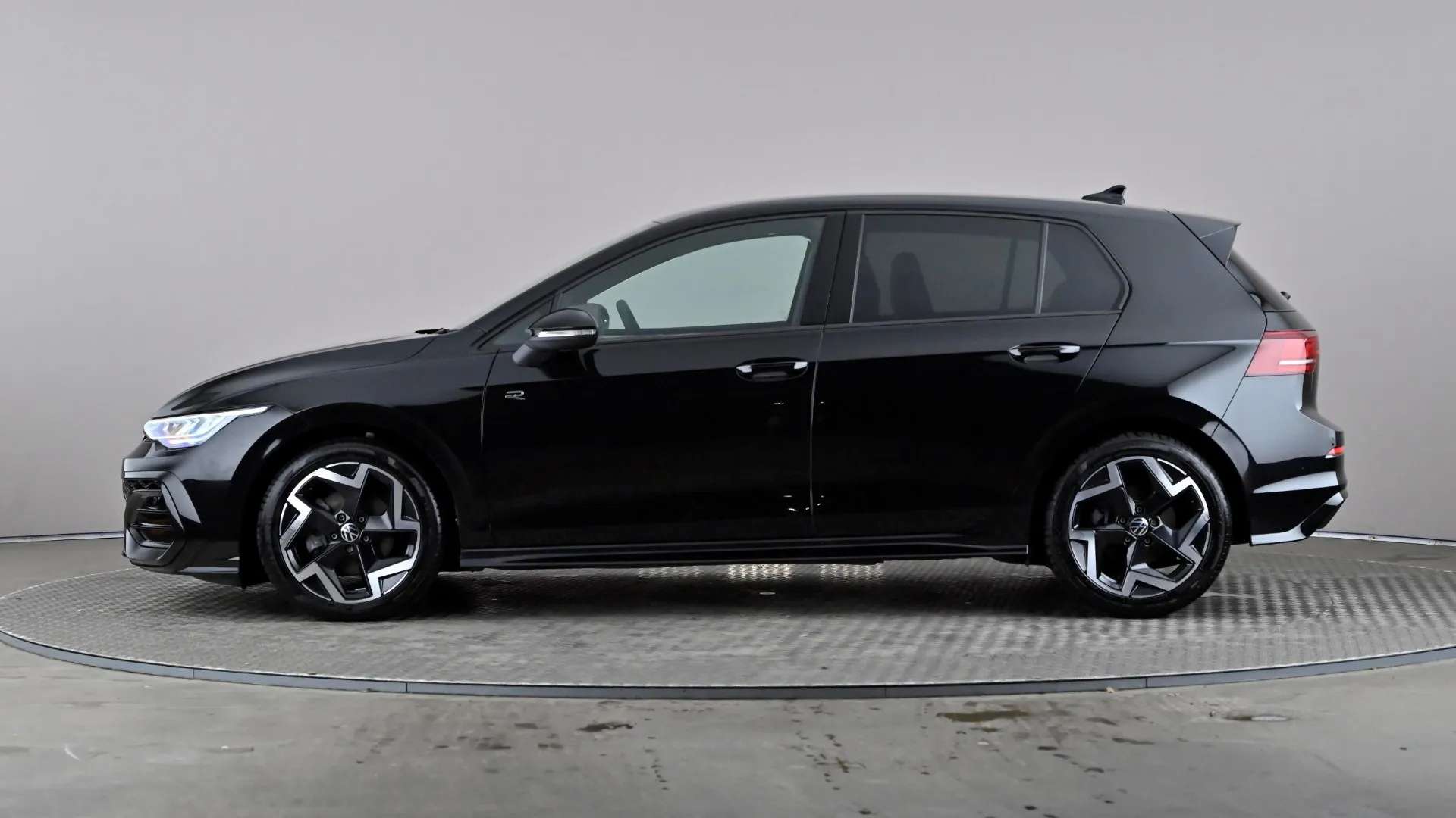 A 2025 VOLKSWAGEN GOLF 1.5 TSI 150 R-Line A 2025 VOLKSWAGEN GOLF 1.5 TSI 150 R-Line