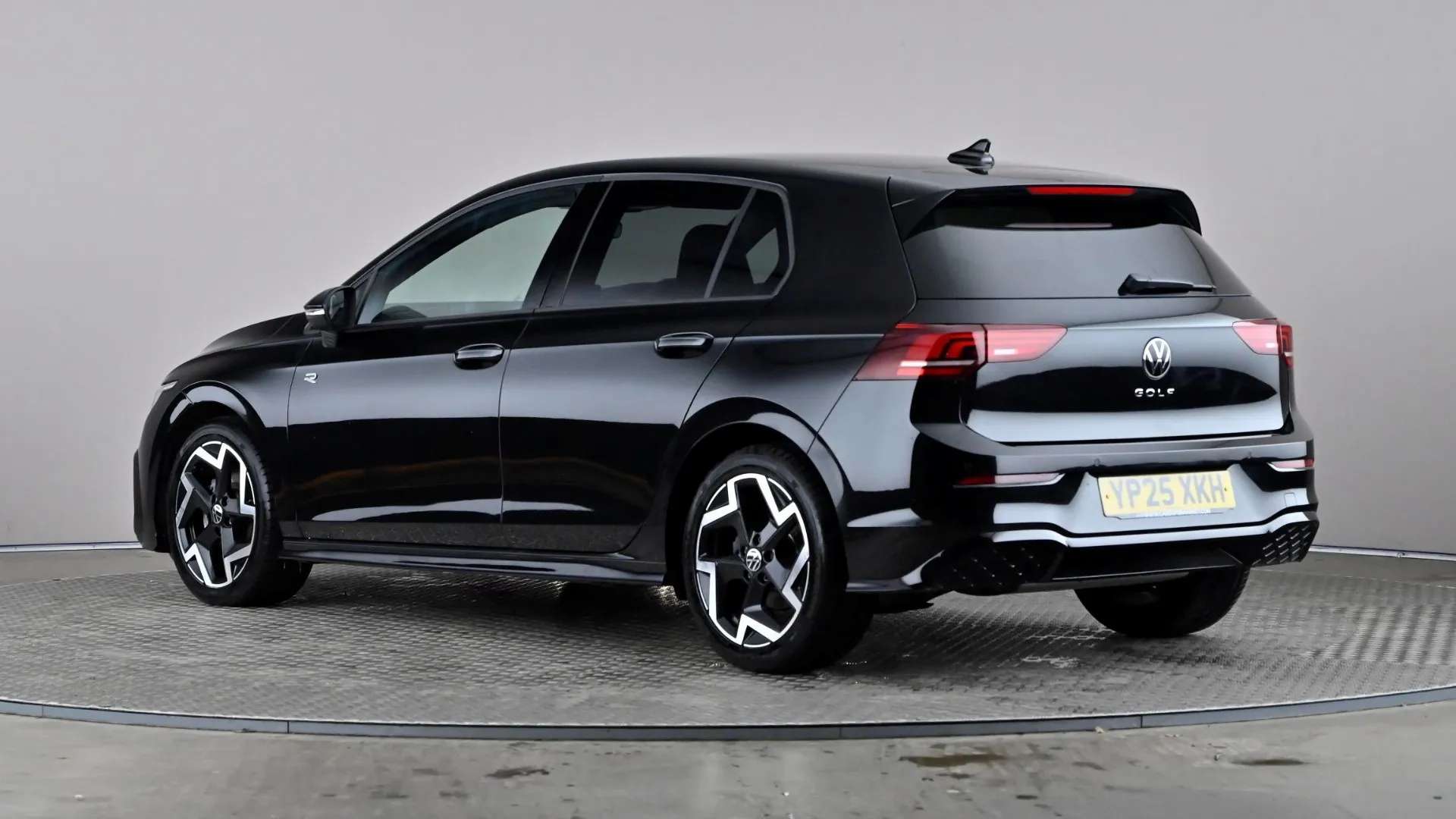 A 2025 VOLKSWAGEN GOLF 1.5 TSI 150 R-Line A 2025 VOLKSWAGEN GOLF 1.5 TSI 150 R-Line