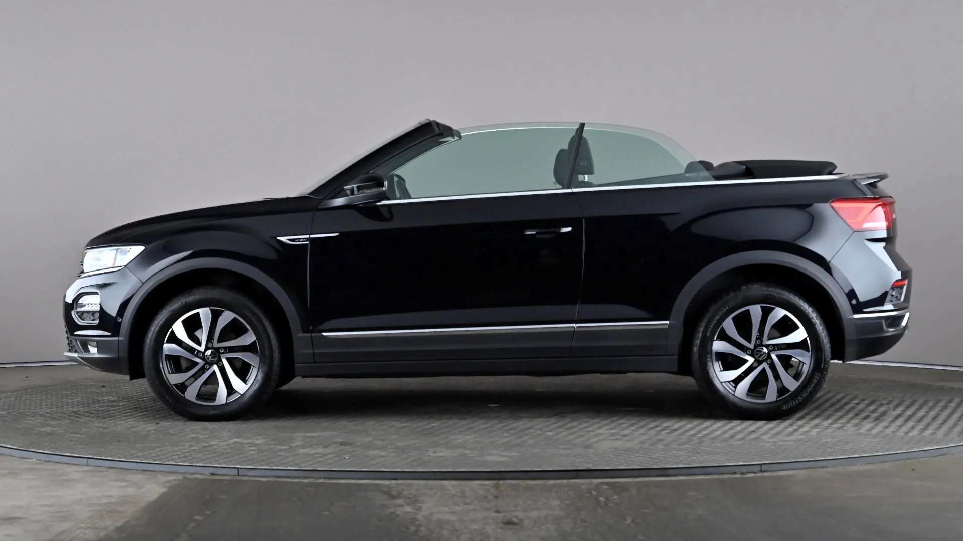 A 2021 VOLKSWAGEN T-ROC 1.5 TSI Active DSG A 2021 VOLKSWAGEN T-ROC 1.5 TSI Active DSG