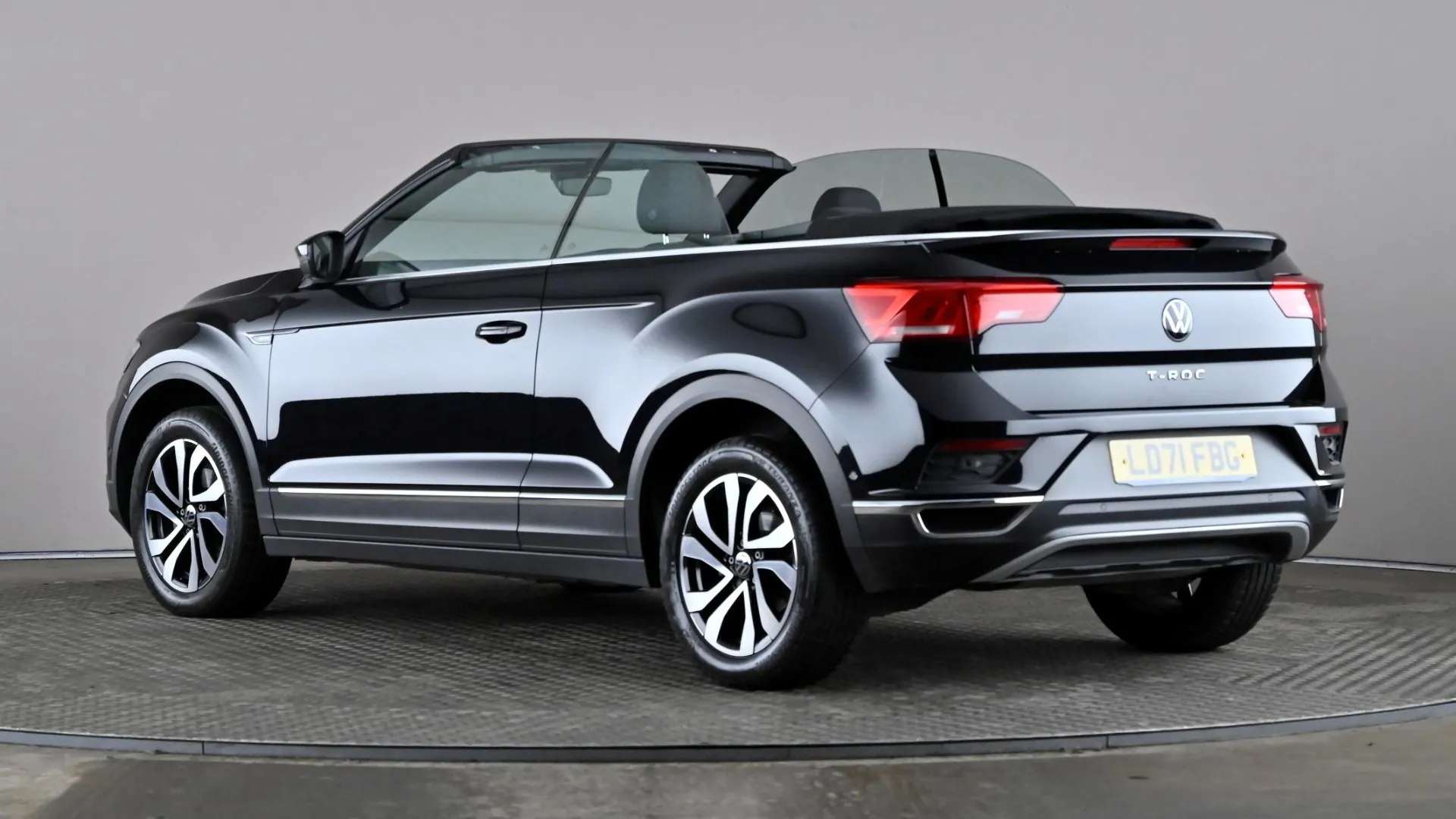 A 2021 VOLKSWAGEN T-ROC 1.5 TSI Active DSG A 2021 VOLKSWAGEN T-ROC 1.5 TSI Active DSG