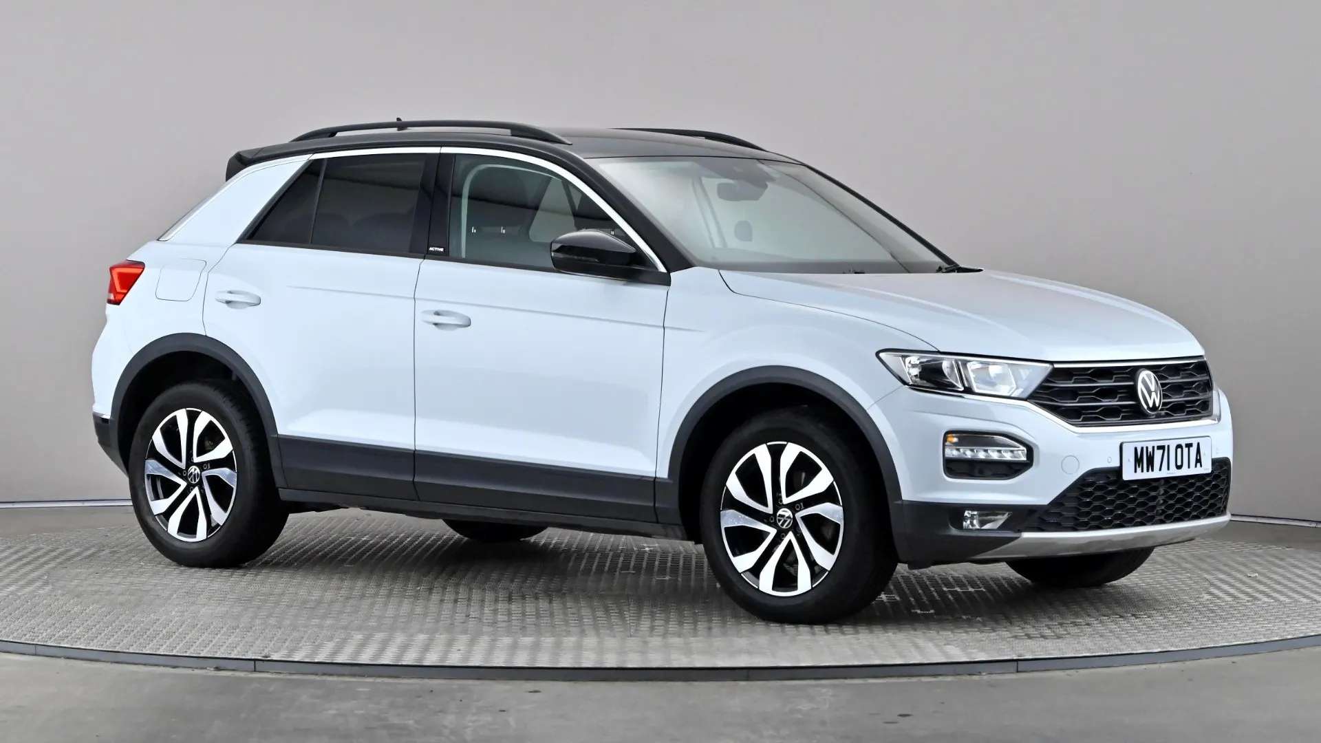 A 2021 VOLKSWAGEN T-ROC 1.5 TSI EVO Active A 2021 VOLKSWAGEN T-ROC 1.5 TSI EVO Active
