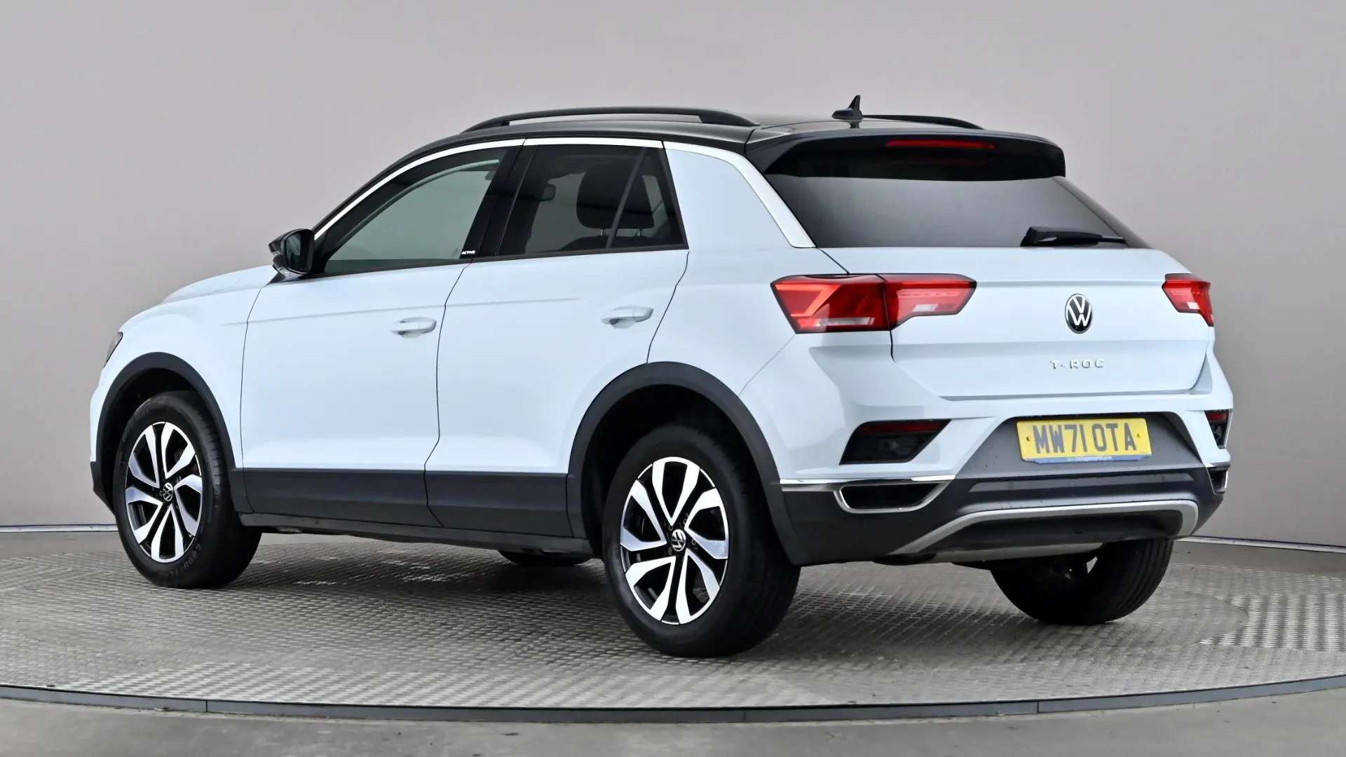 A 2021 VOLKSWAGEN T-ROC 1.5 TSI EVO Active A 2021 VOLKSWAGEN T-ROC 1.5 TSI EVO Active