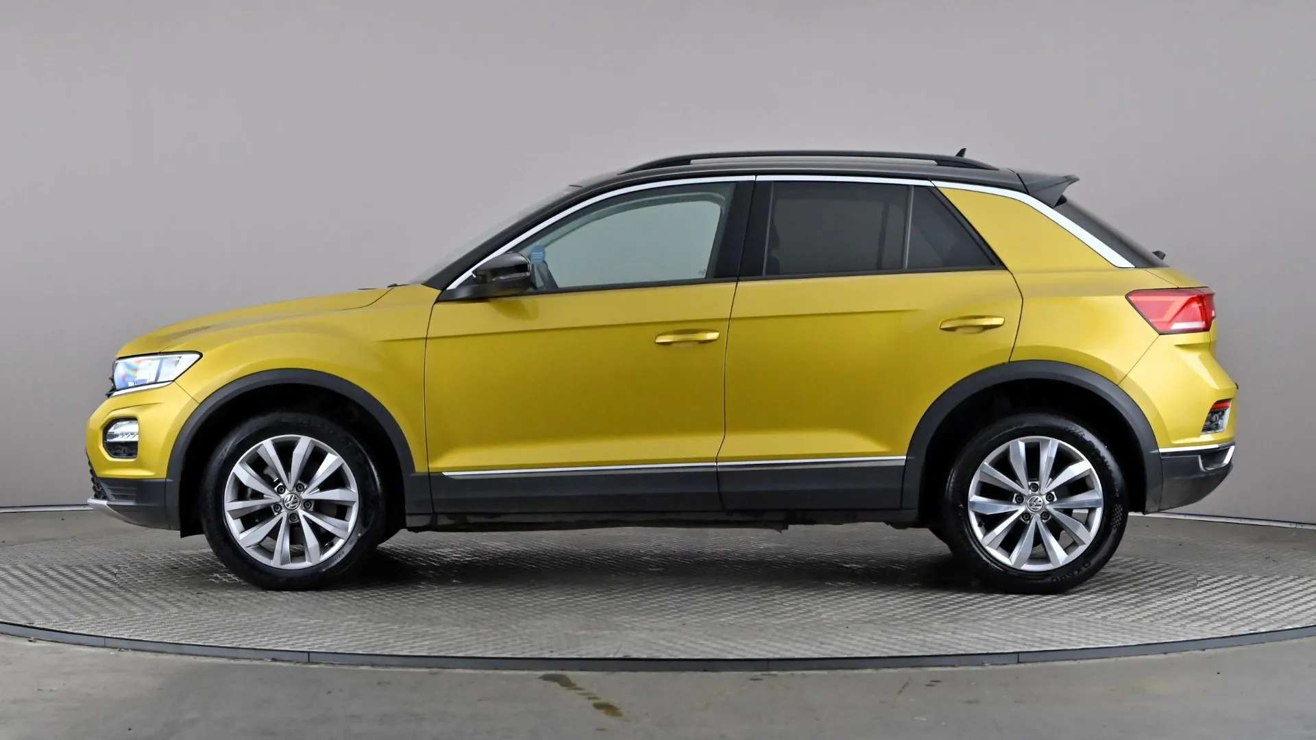 A 2018 VOLKSWAGEN T-ROC 1.5 TSI EVO Design A 2018 VOLKSWAGEN T-ROC 1.5 TSI EVO Design