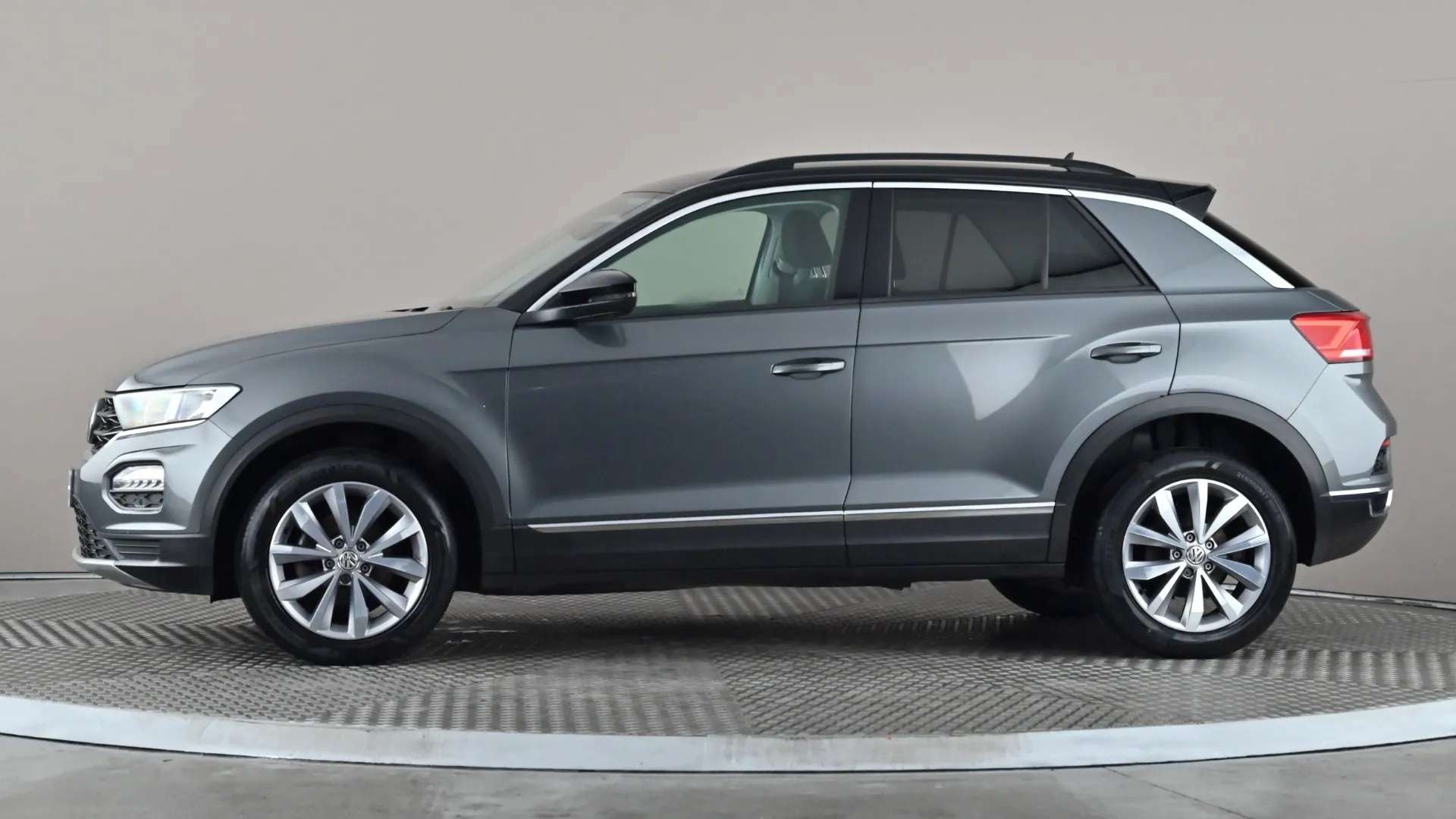 A 2019 VOLKSWAGEN T-ROC 1.5 TSI EVO Design A 2019 VOLKSWAGEN T-ROC 1.5 TSI EVO Design