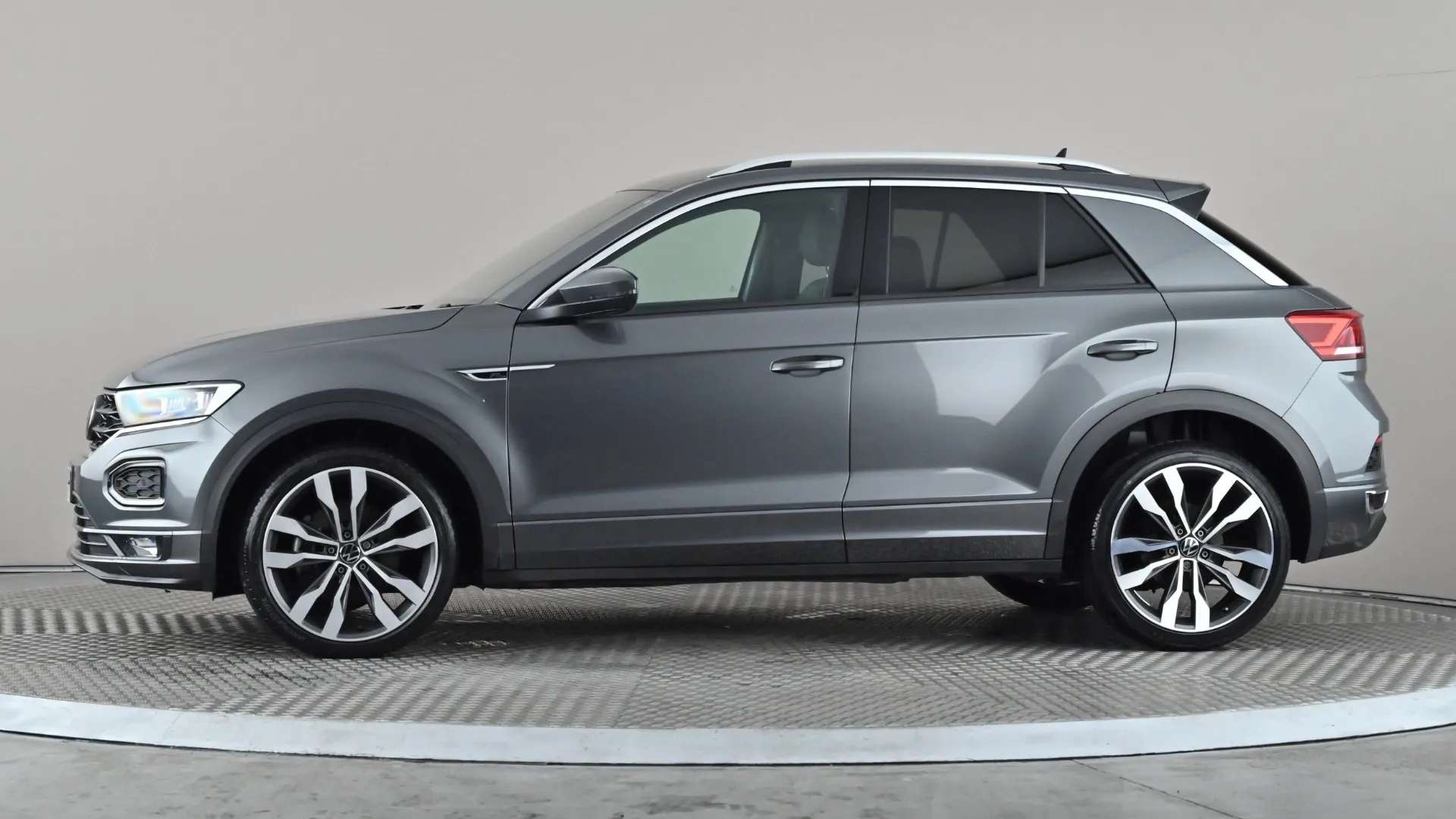 A 2020 VOLKSWAGEN T-ROC 1.5 TSI EVO R-Line A 2020 VOLKSWAGEN T-ROC 1.5 TSI EVO R-Line