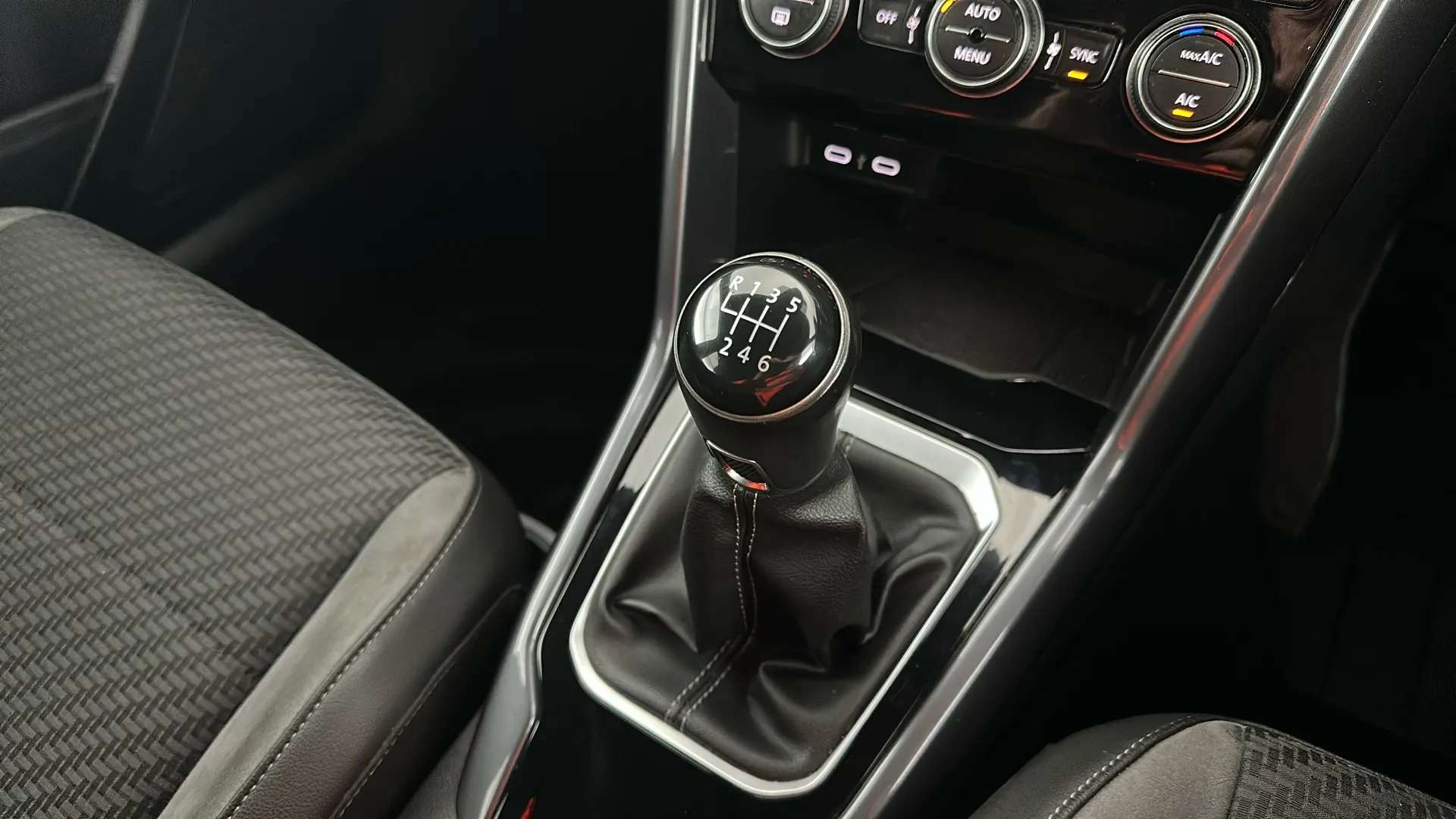 2020 VOLKSWAGEN T-ROC 2020 VOLKSWAGEN T-ROC