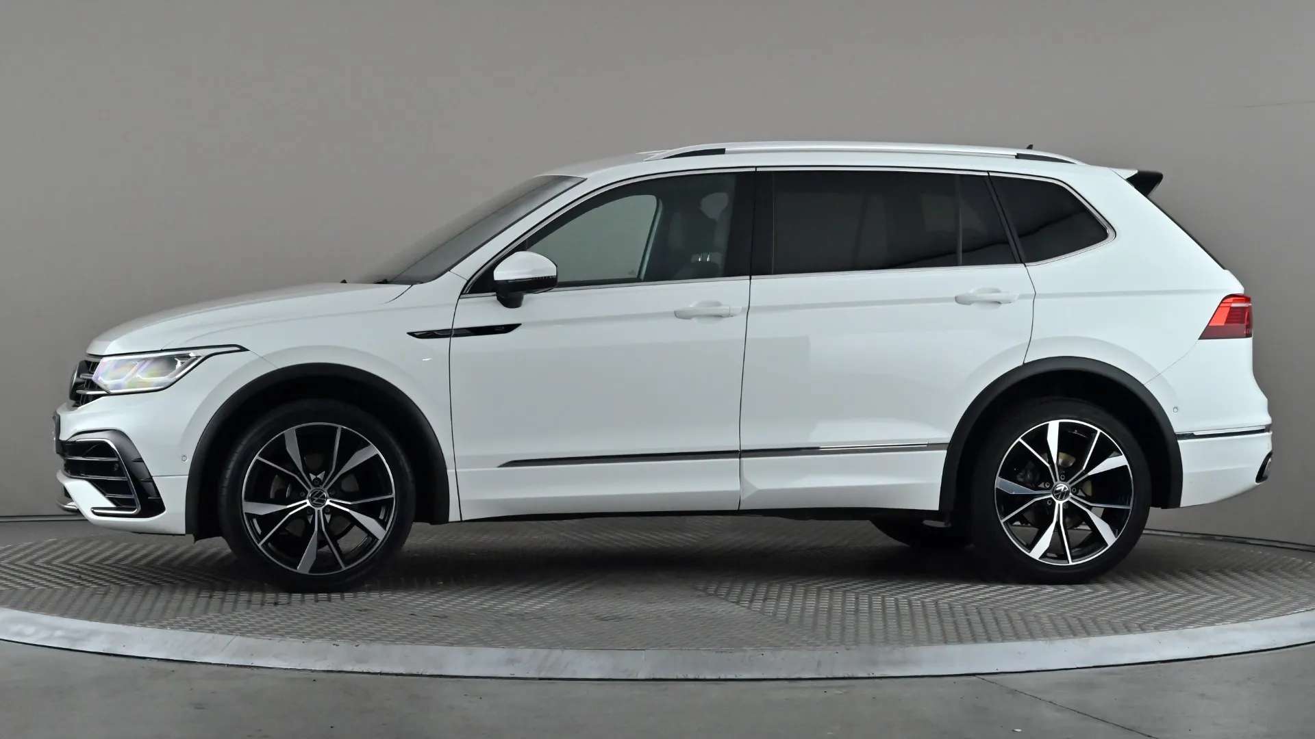 A 2023 VOLKSWAGEN TIGUAN ALLSPACE 1.5 TSI R-Line DSG A 2023 VOLKSWAGEN TIGUAN ALLSPACE 1.5 TSI R-Line DSG