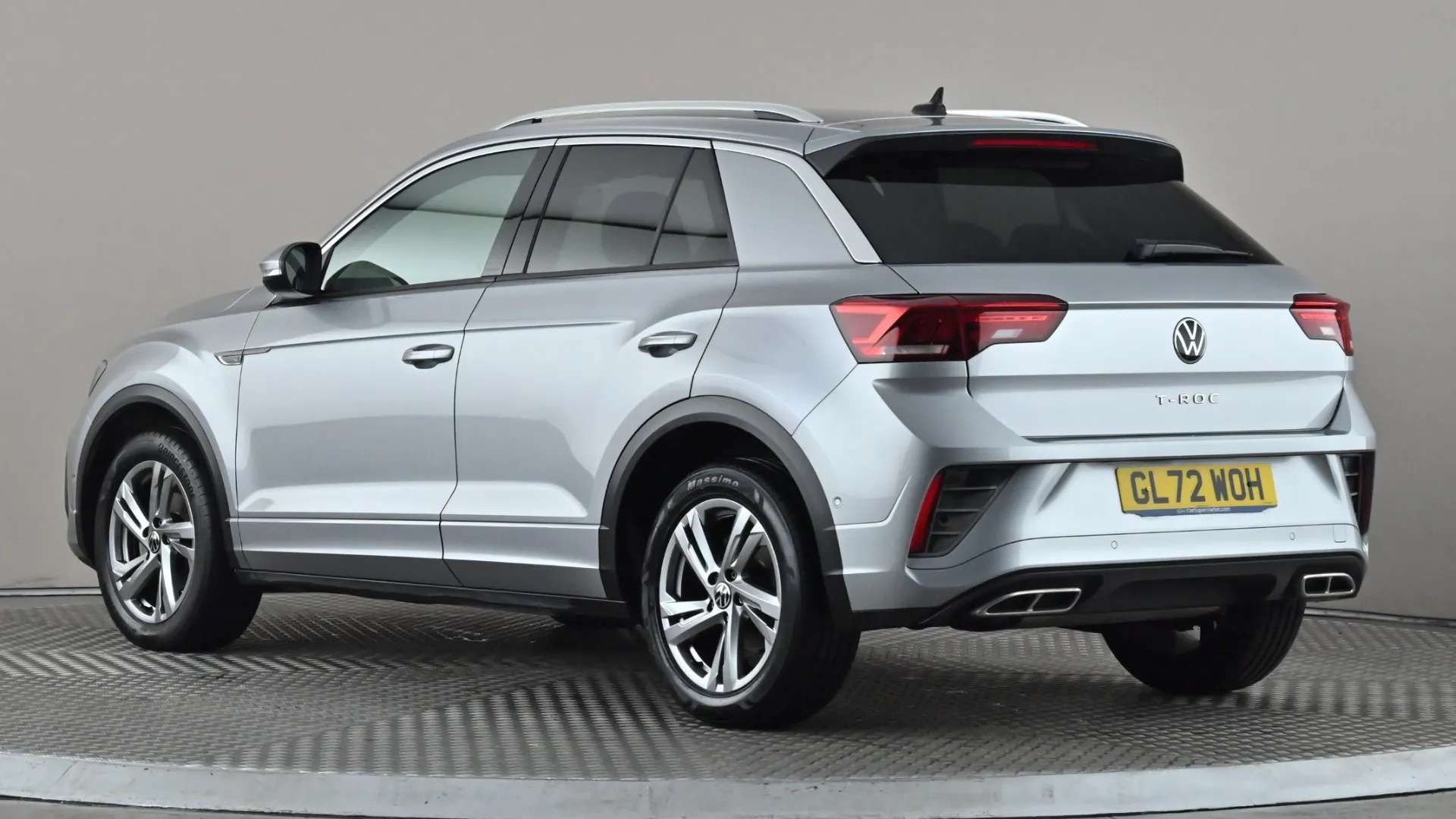 A 2022 VOLKSWAGEN T-ROC 1.5 TSI R-Line DSG A 2022 VOLKSWAGEN T-ROC 1.5 TSI R-Line DSG