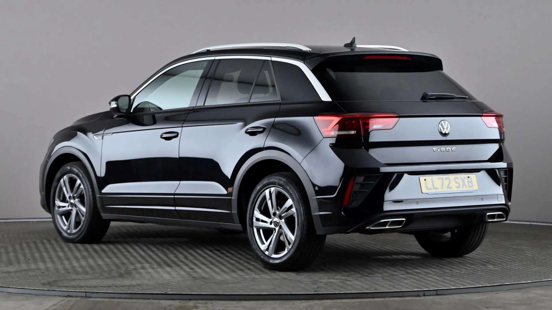 A 2022 VOLKSWAGEN T-ROC 1.5 TSI R-Line DSG A 2022 VOLKSWAGEN T-ROC 1.5 TSI R-Line DSG
