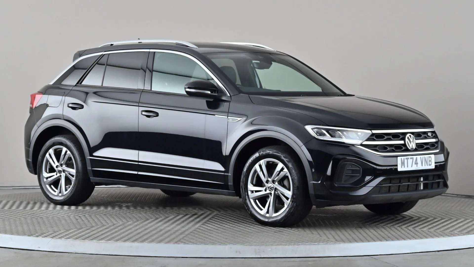 A 2024 VOLKSWAGEN T-ROC 1.5 TSI R-Line DSG A 2024 VOLKSWAGEN T-ROC 1.5 TSI R-Line DSG