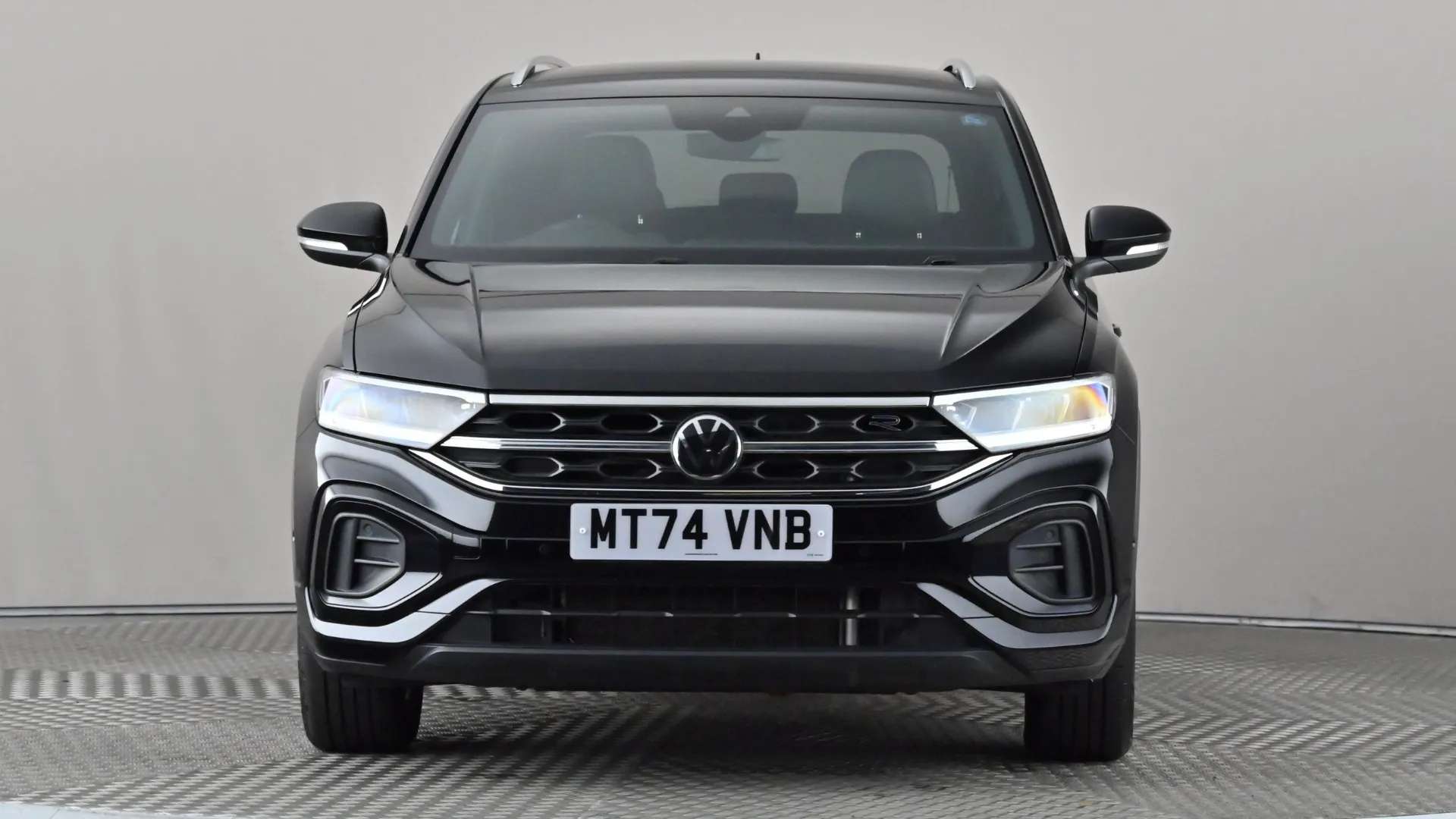A 2024 VOLKSWAGEN T-ROC 1.5 TSI R-Line DSG A 2024 VOLKSWAGEN T-ROC 1.5 TSI R-Line DSG