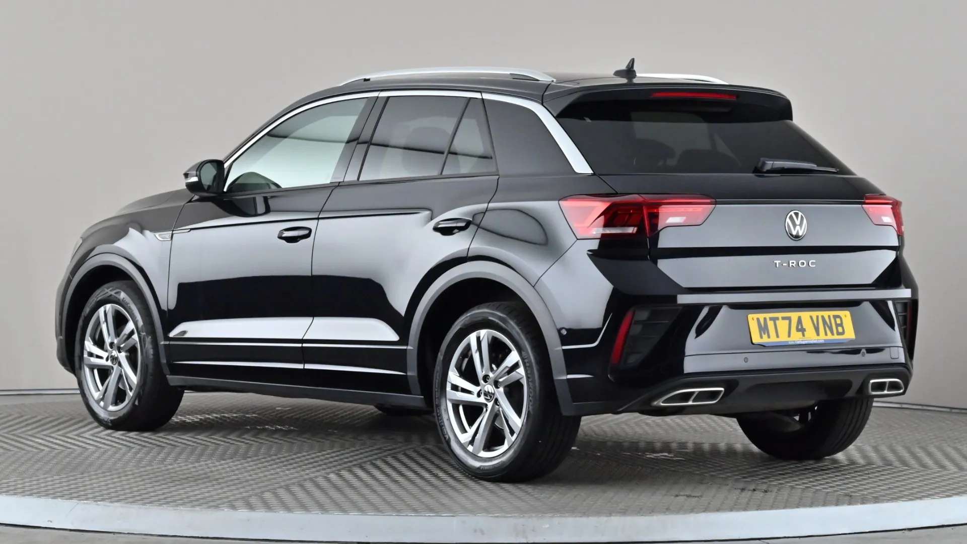 A 2024 VOLKSWAGEN T-ROC 1.5 TSI R-Line DSG A 2024 VOLKSWAGEN T-ROC 1.5 TSI R-Line DSG