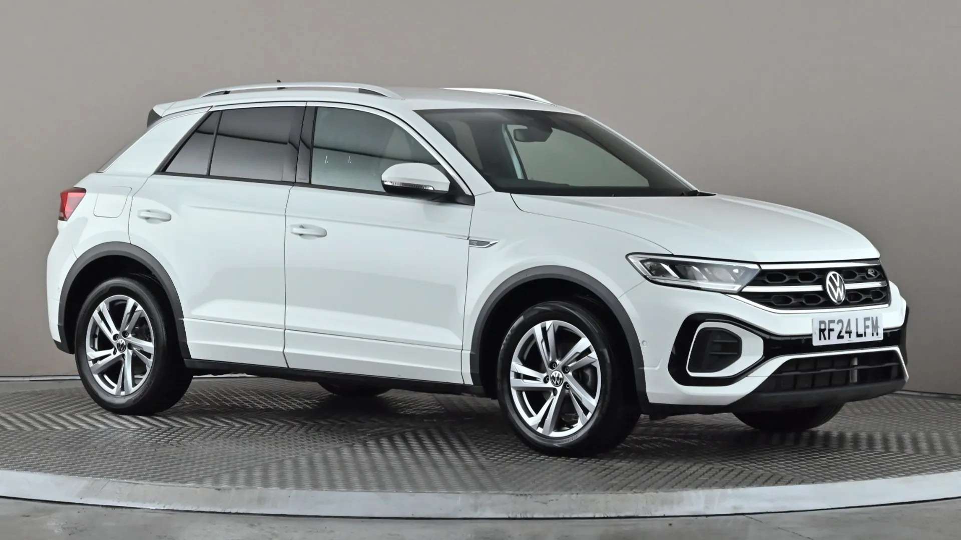 A 2024 VOLKSWAGEN T-ROC 1.5 TSI R-Line DSG A 2024 VOLKSWAGEN T-ROC 1.5 TSI R-Line DSG