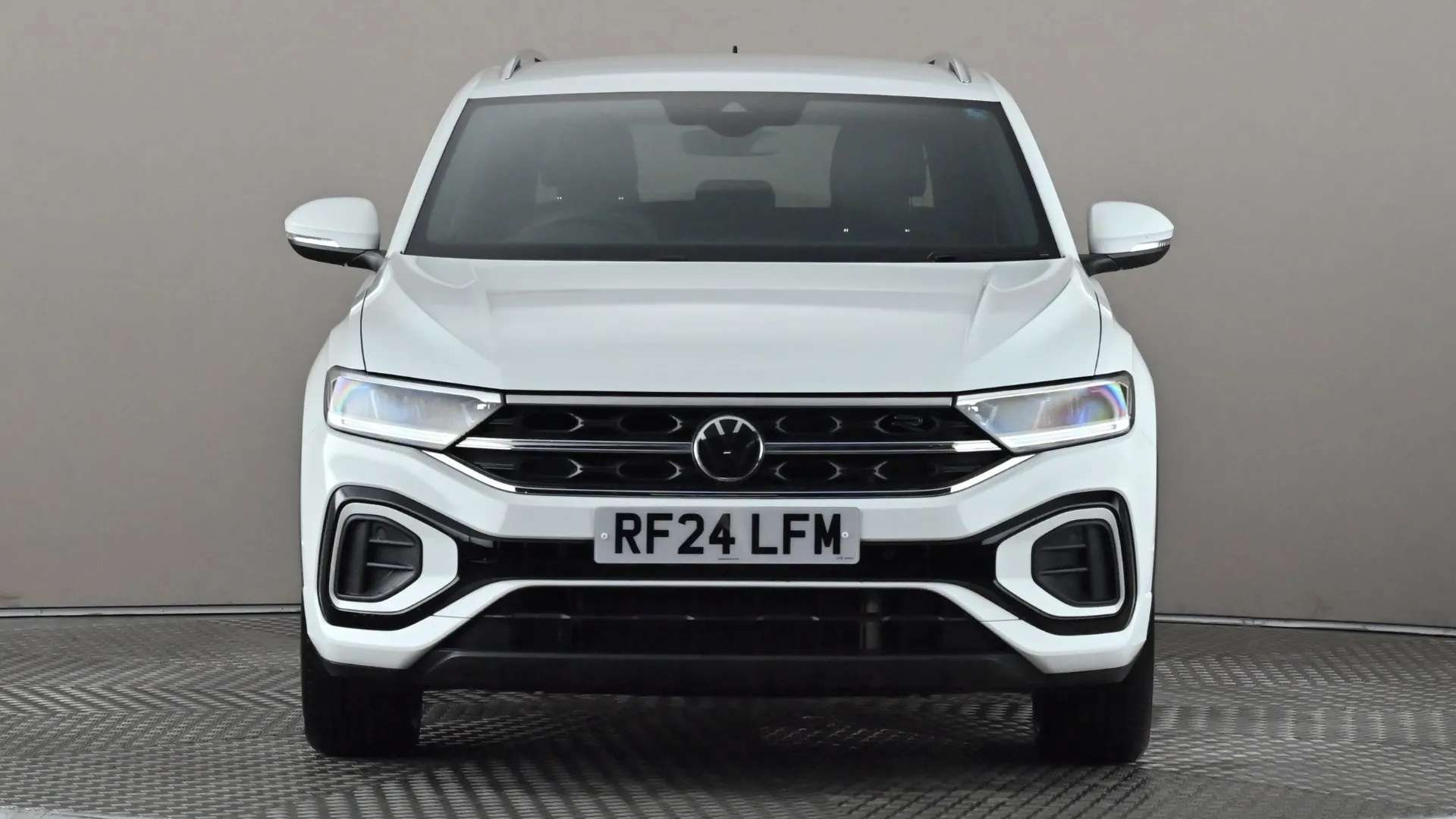 A 2024 VOLKSWAGEN T-ROC 1.5 TSI R-Line DSG A 2024 VOLKSWAGEN T-ROC 1.5 TSI R-Line DSG